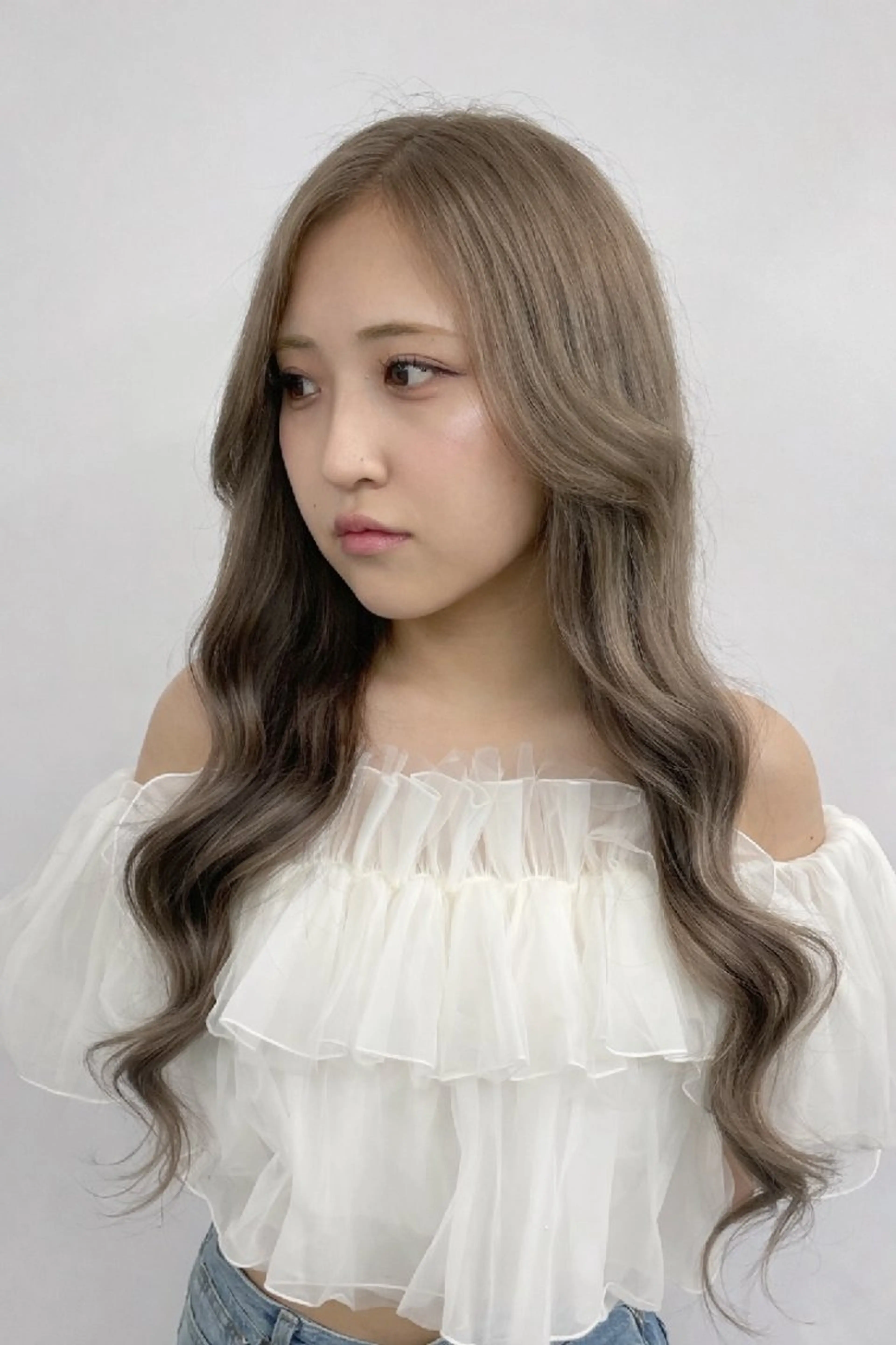 ロング カラー シールエクステ ブリーチ ダブルカラー グレージュ ハイトーンカラー ヘアカラー トリートメント ベルグロー アルファのヘアスタイル