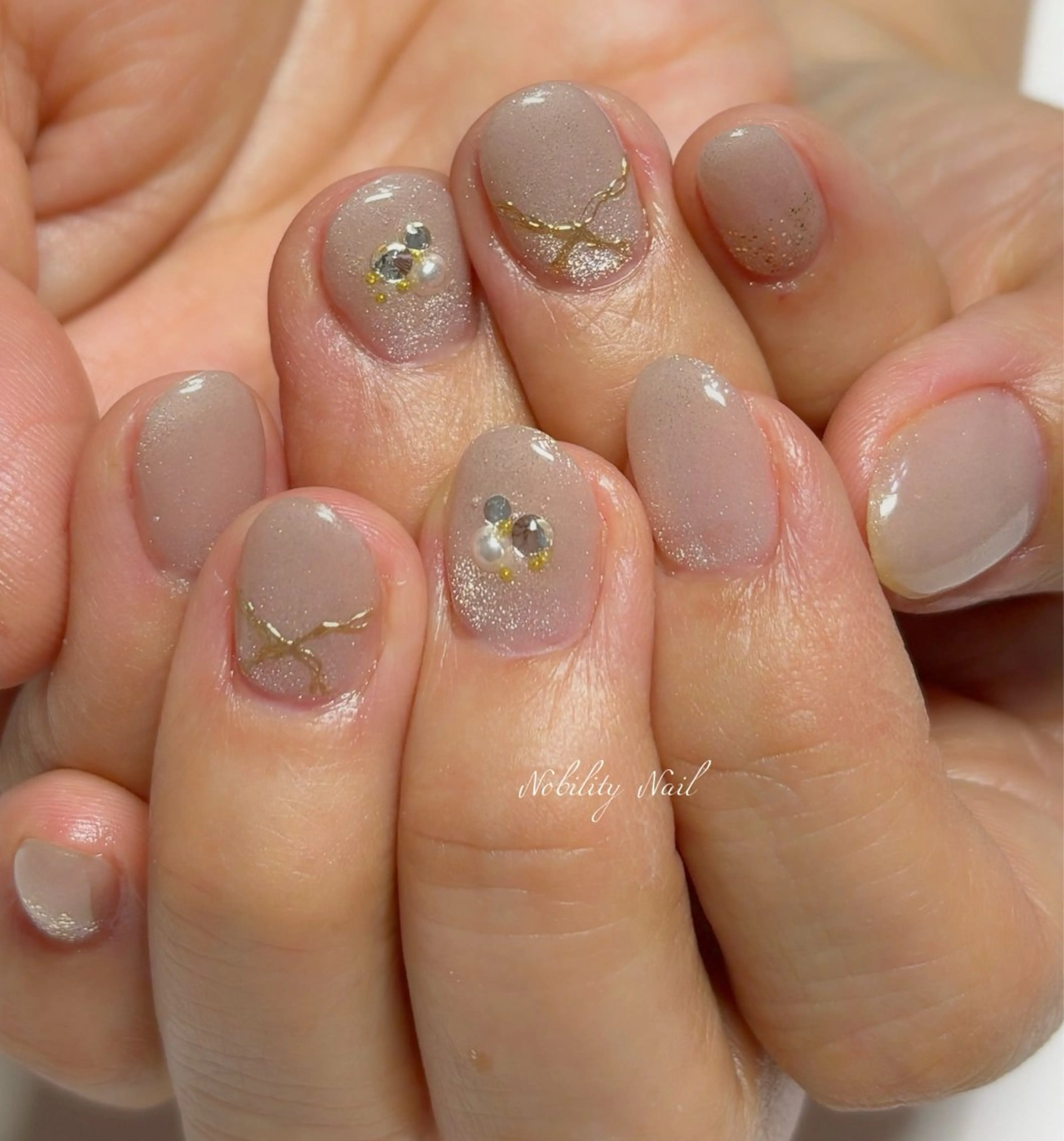 ネイル マグネットネイル シルバー ネイルサロンNobilityNail所属・風口 麻由子のネイルデザイン