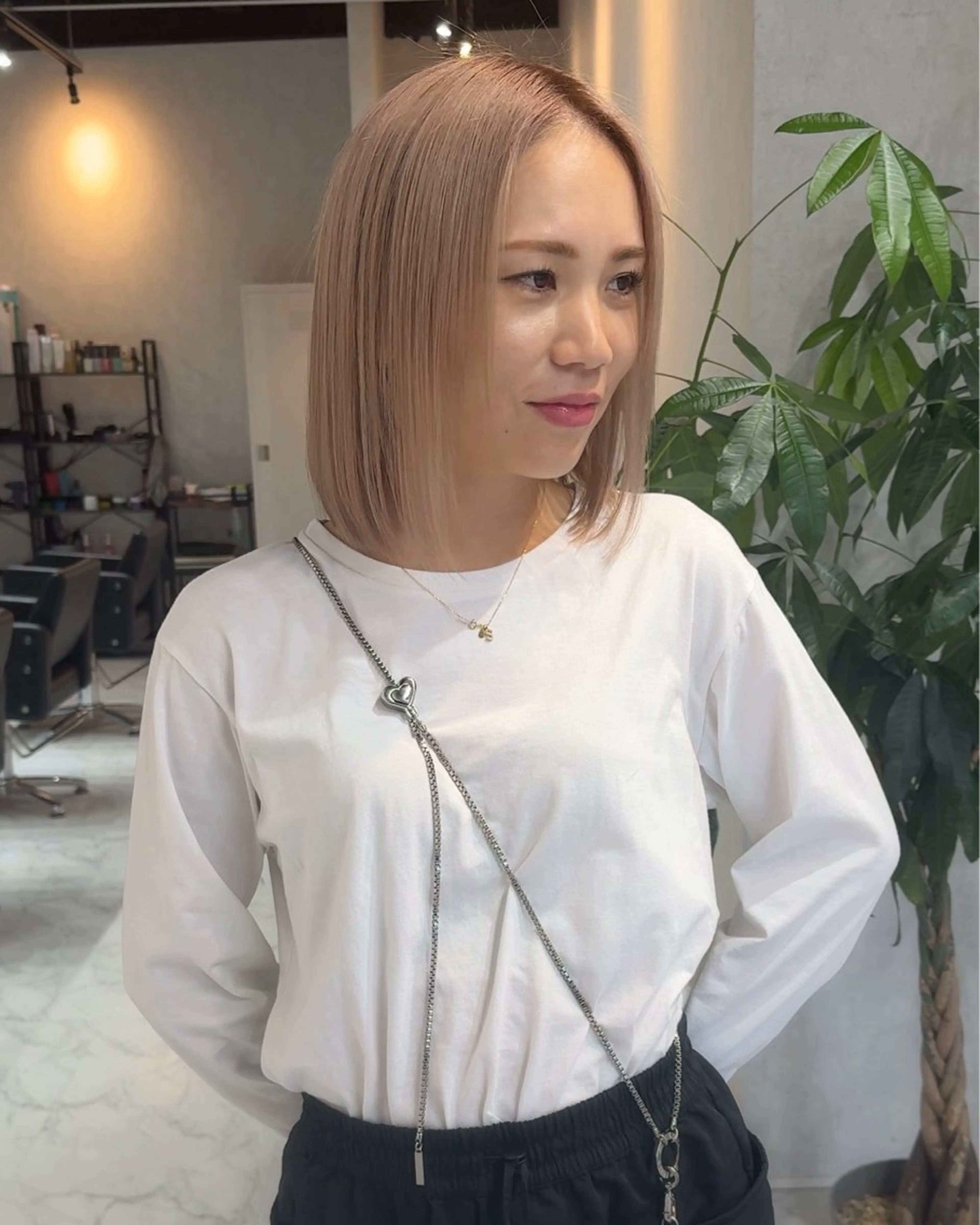 ショート カラー ヘアアレンジ バレイヤージュ ブリーチ ハイライトカラー ハイトーンカラー ハイライト カット ヘアカラー トリートメント アンドウ ユウ/ レイヤーカット/韓国のヘアスタイル