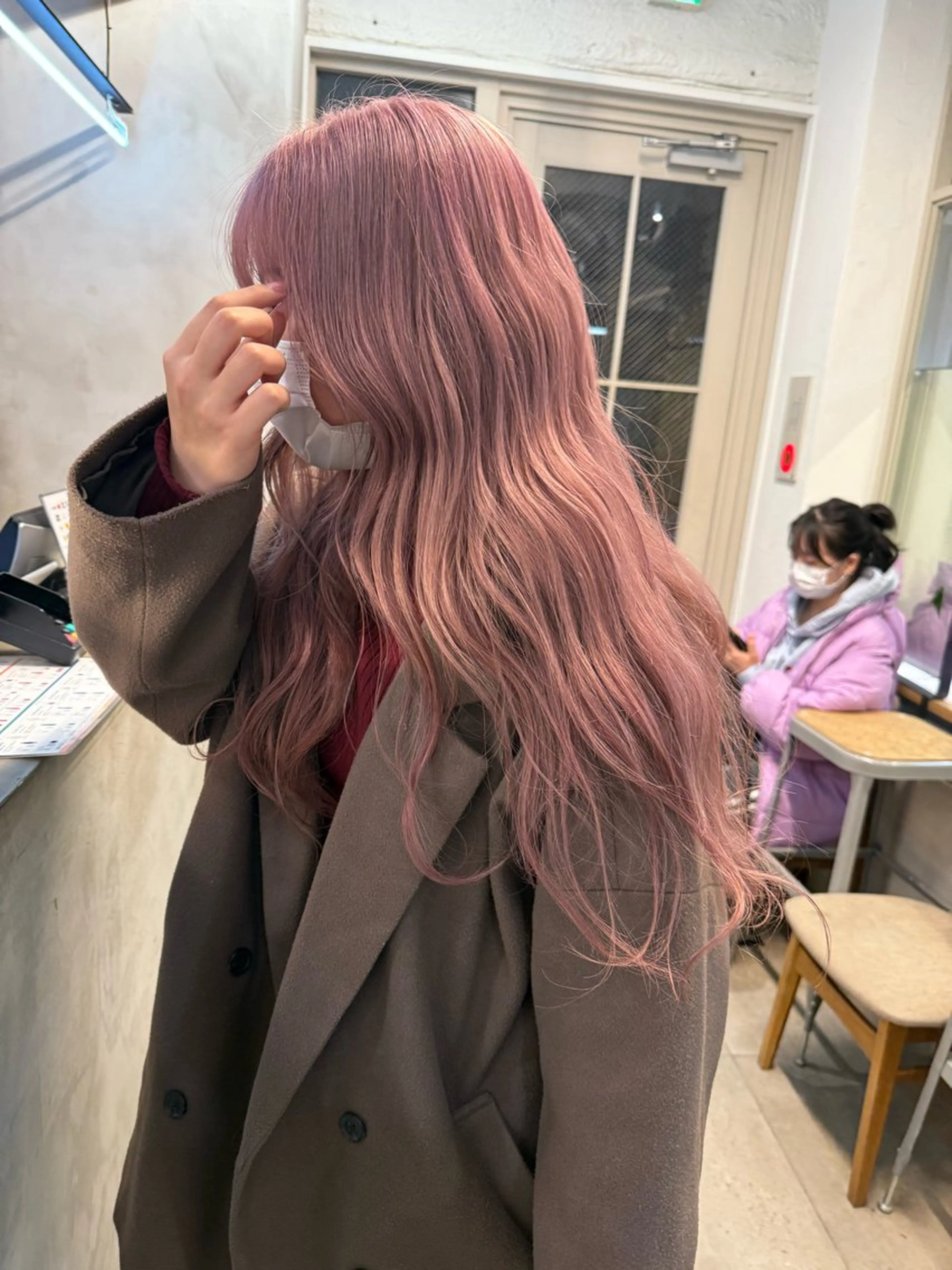 ロング カラー ミルクティー× グレージュMOMOのヘアスタイル