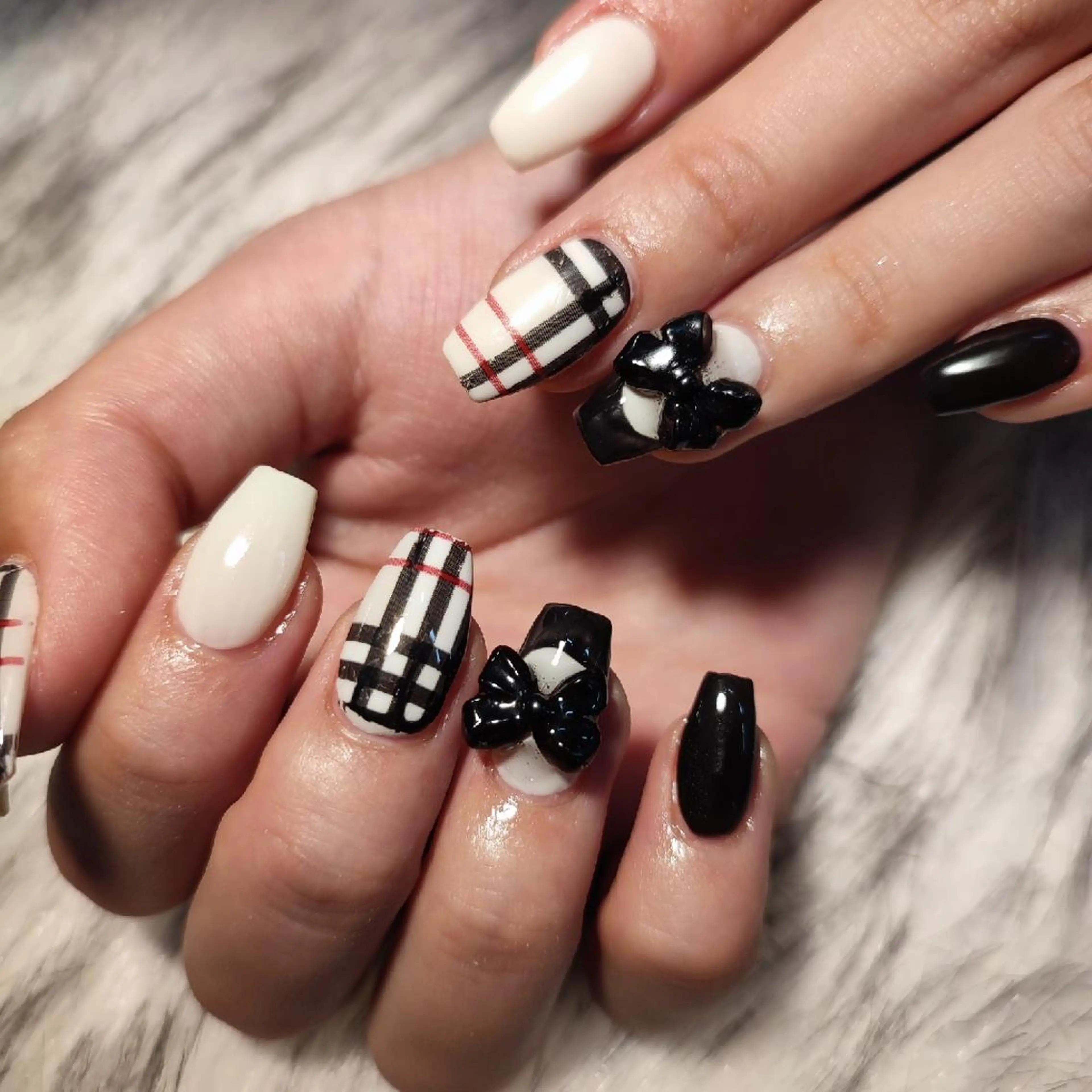 ネイル ハンドネイル RUNWAY 　　の眉毛・アイブロウイメージ