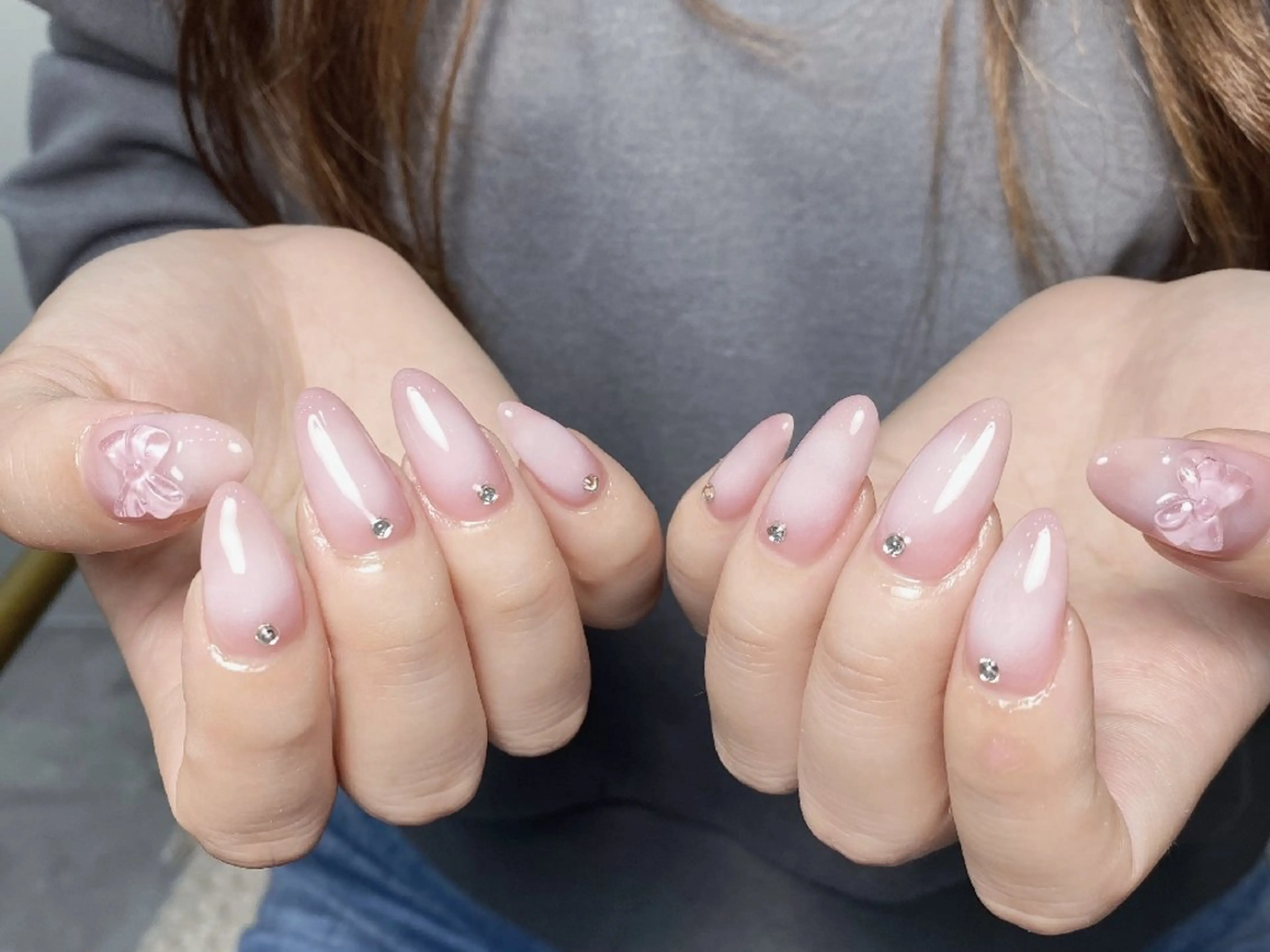 ネイル チークネイル 長さ出し フレンチネイル ジェルネイル キラキラネイル ハンドネイル UM Nail Salonのネイルデザイン