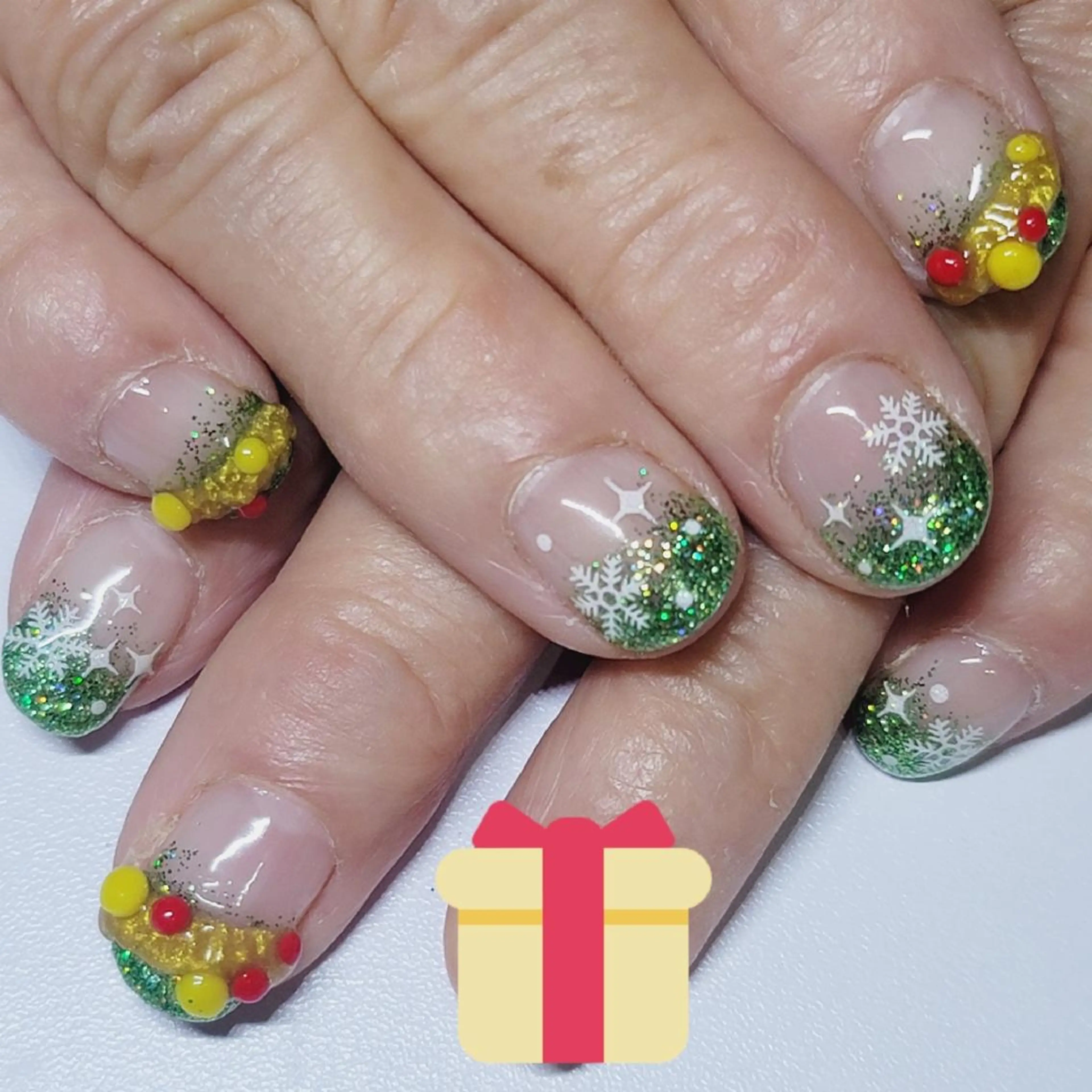 ネイル グラデーション グリーン ラメ(グリッター) 冬ネイル クリスマス ハンドネイル よしだ ひろきのネイルデザイン