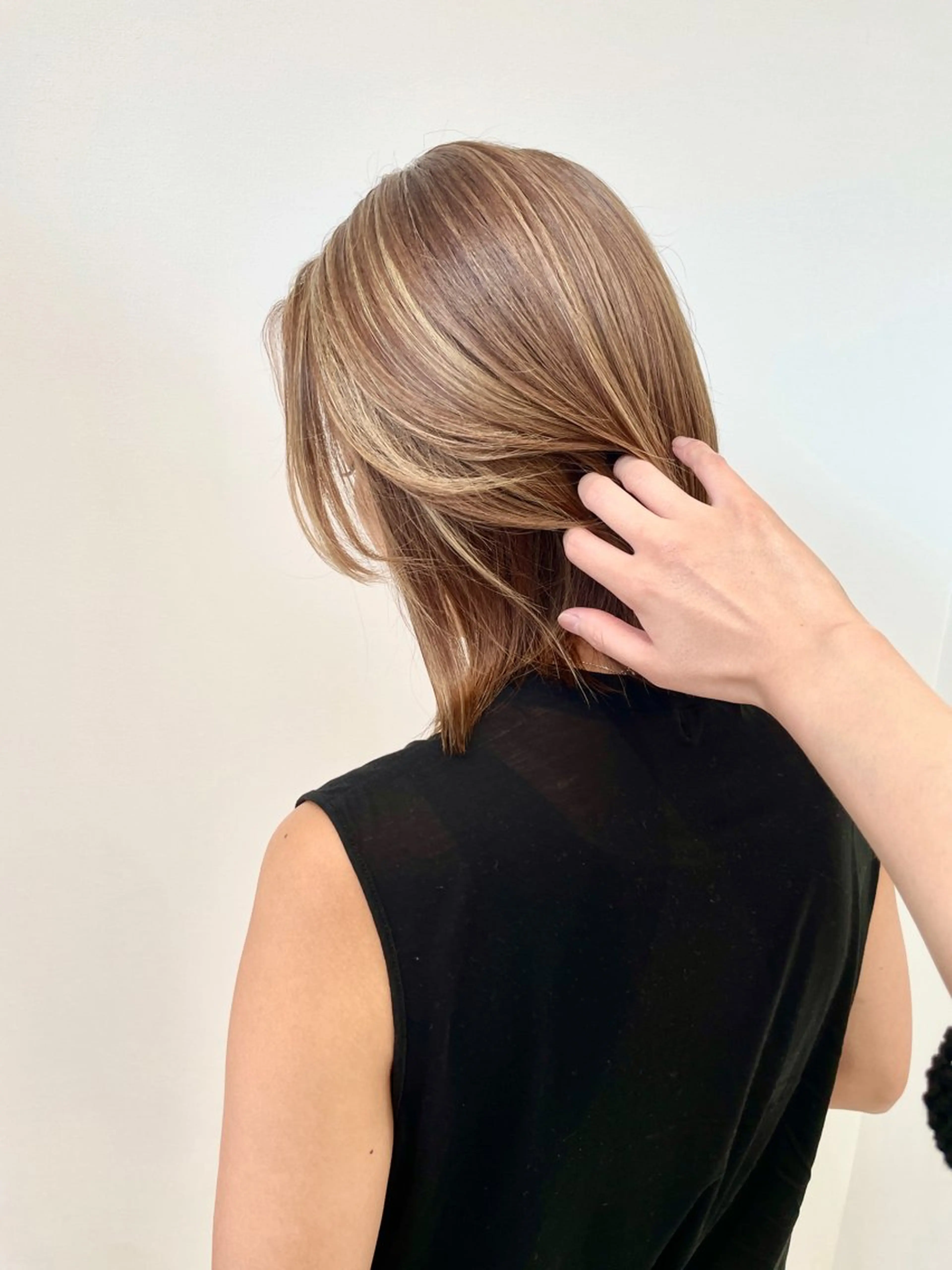 カット+ハイトーンカラー（ブリーチ込み）【ハイライト、インナーカラー、アンブレラカラー、イヤリングカラーetc】の写真