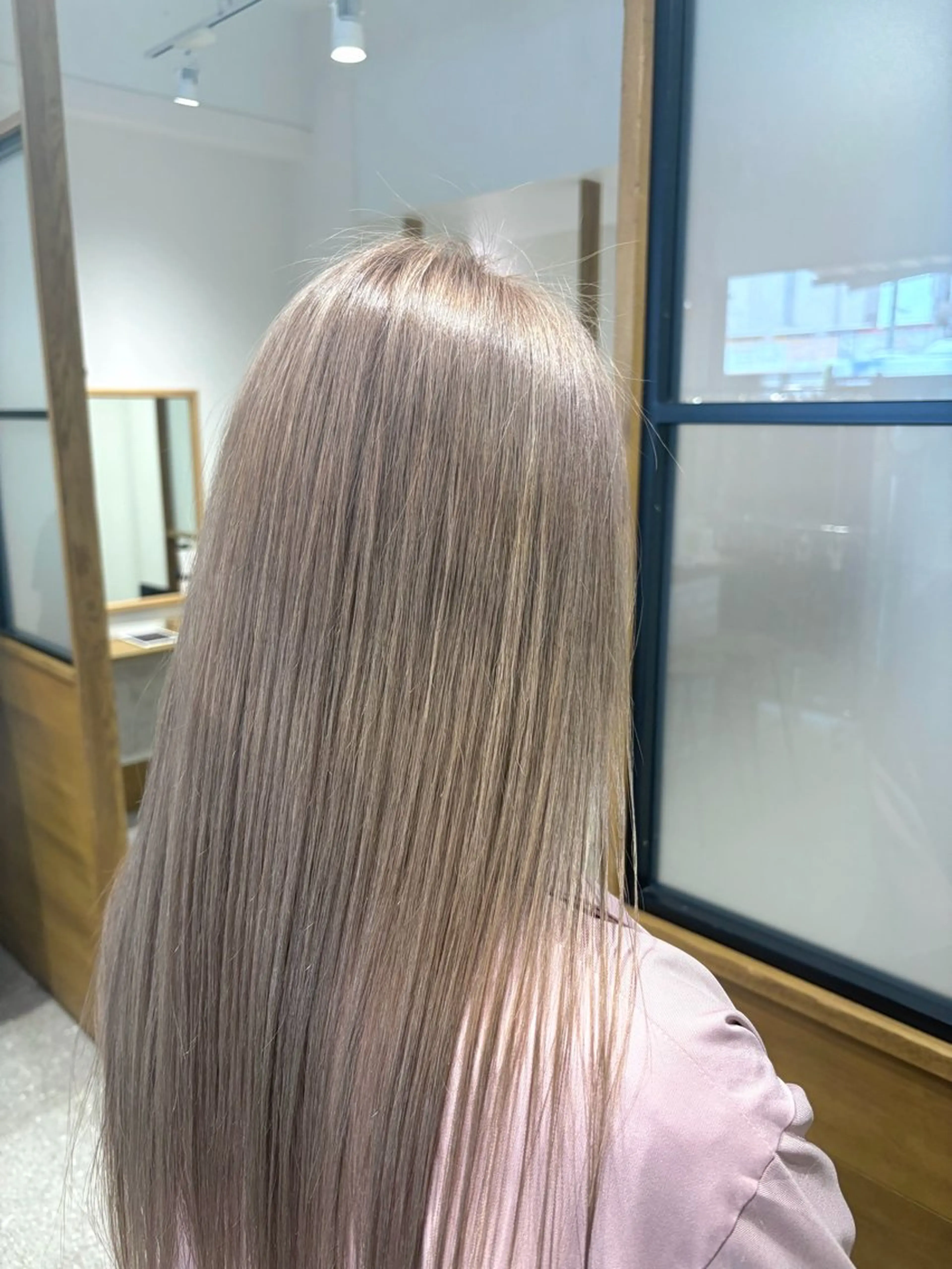 ロング カラー ブリーチ グレージュ ハイトーンカラー ハイトーングレージュ ヘアカラー みうら しずく🪐のヘアスタイル