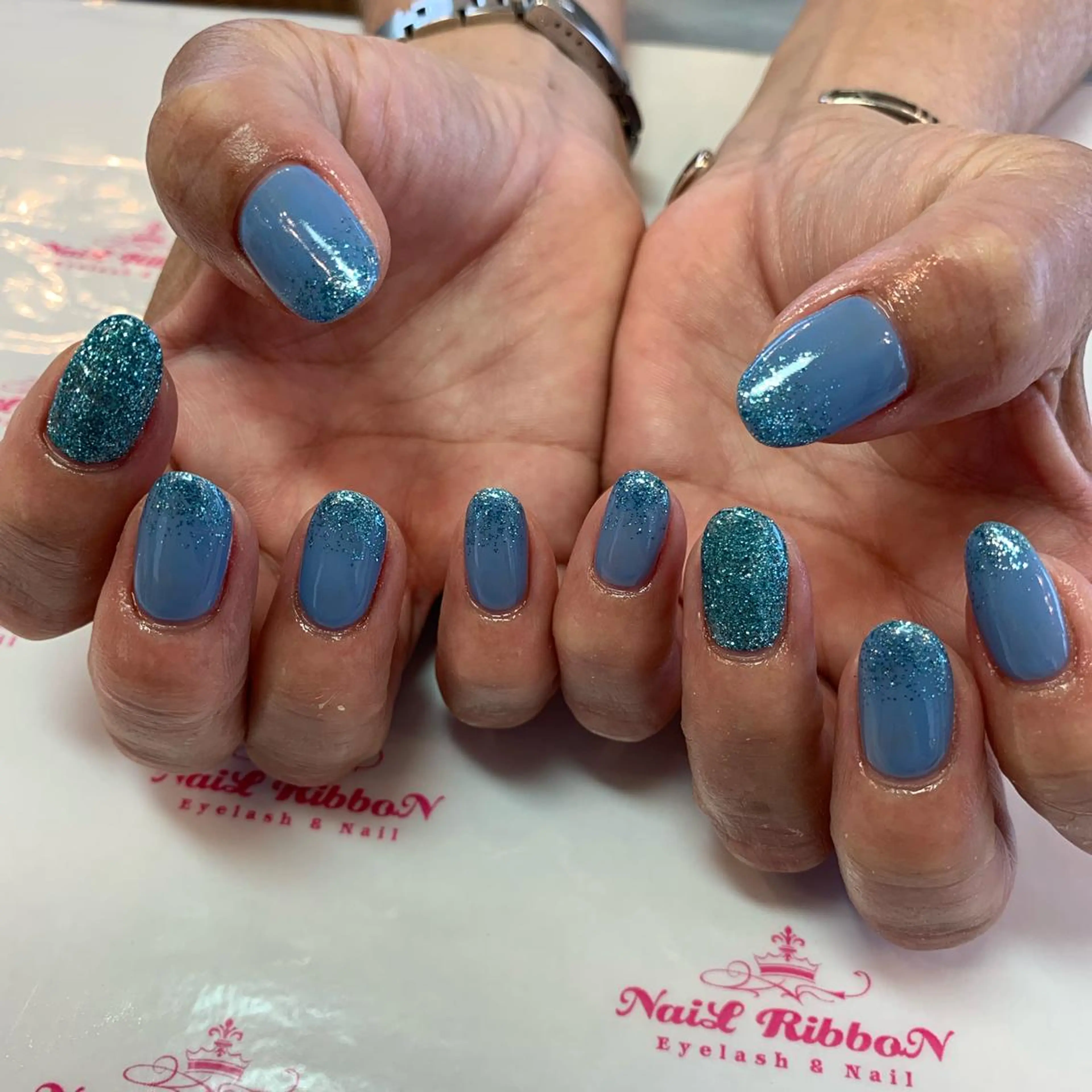 ネイル ネイルリボン 受付スタッフのネイルデザイン