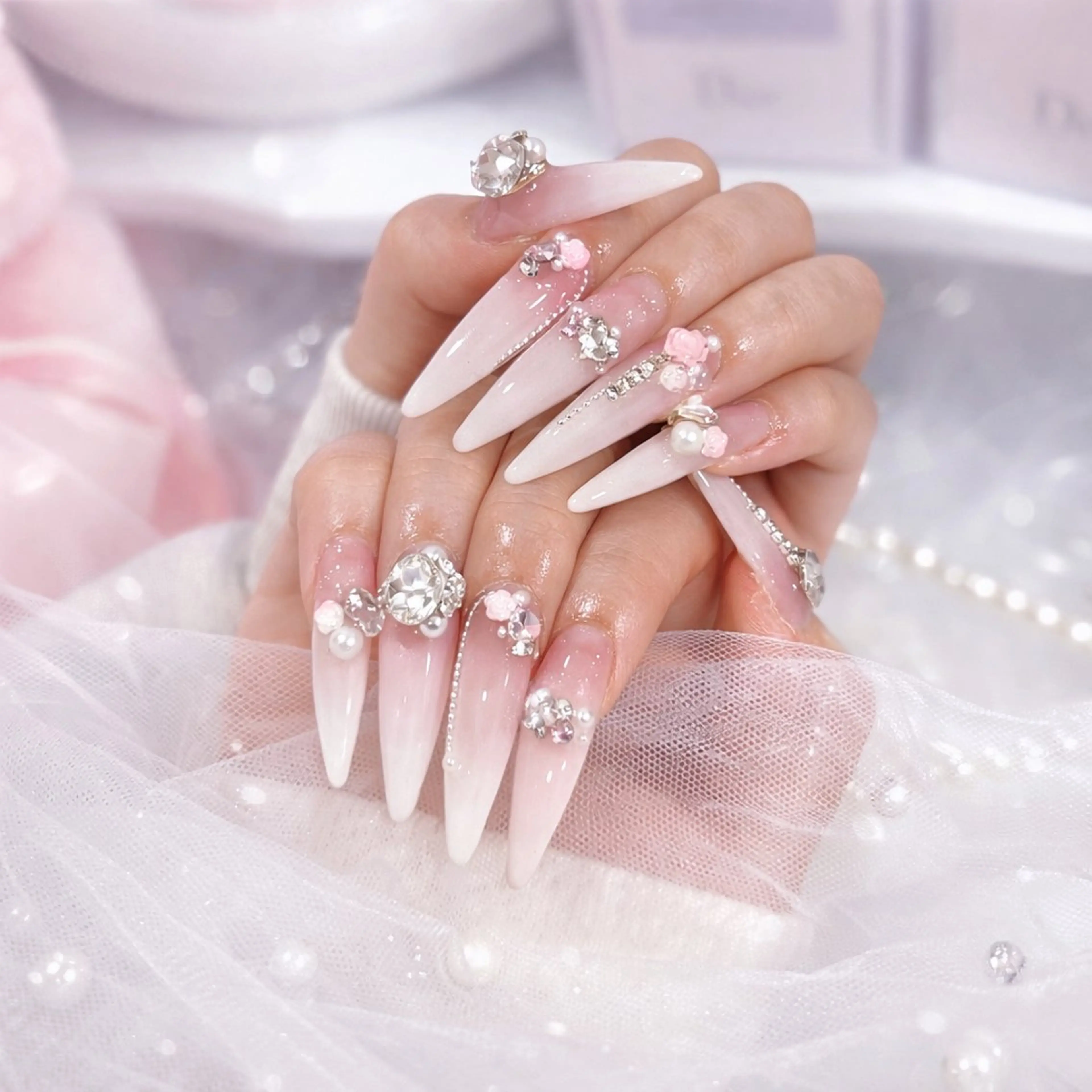 ネイル nailsalon Miss Shirley所属・Miss Shirley新宿のネイルデザイン