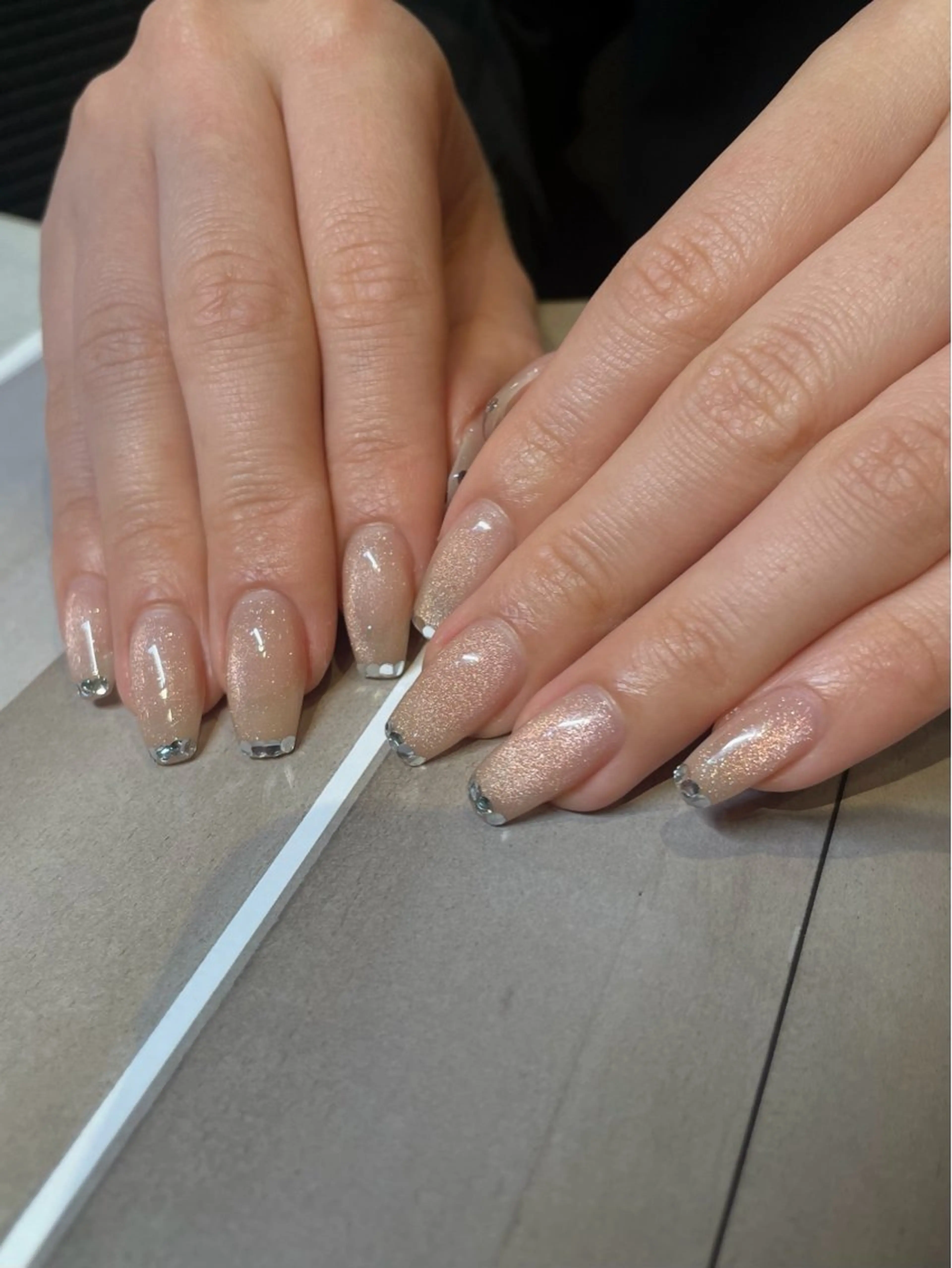 ネイル ハンドネイル anyora nail salon所属・大人ワンホン キラキラ/Ayanoのネイルデザイン