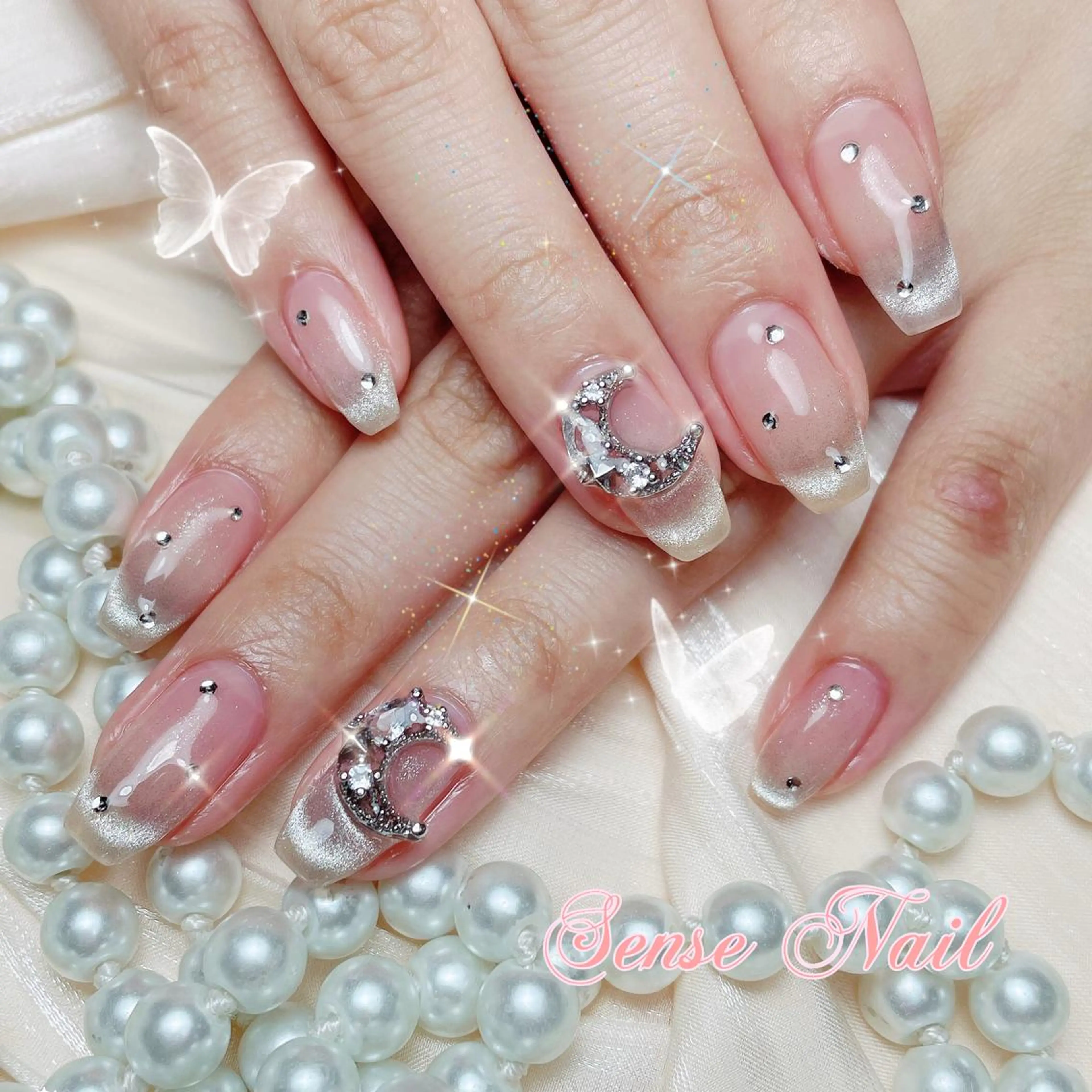 ネイル ハンドネイル ハンドケア Queenie 🦋のネイルデザイン