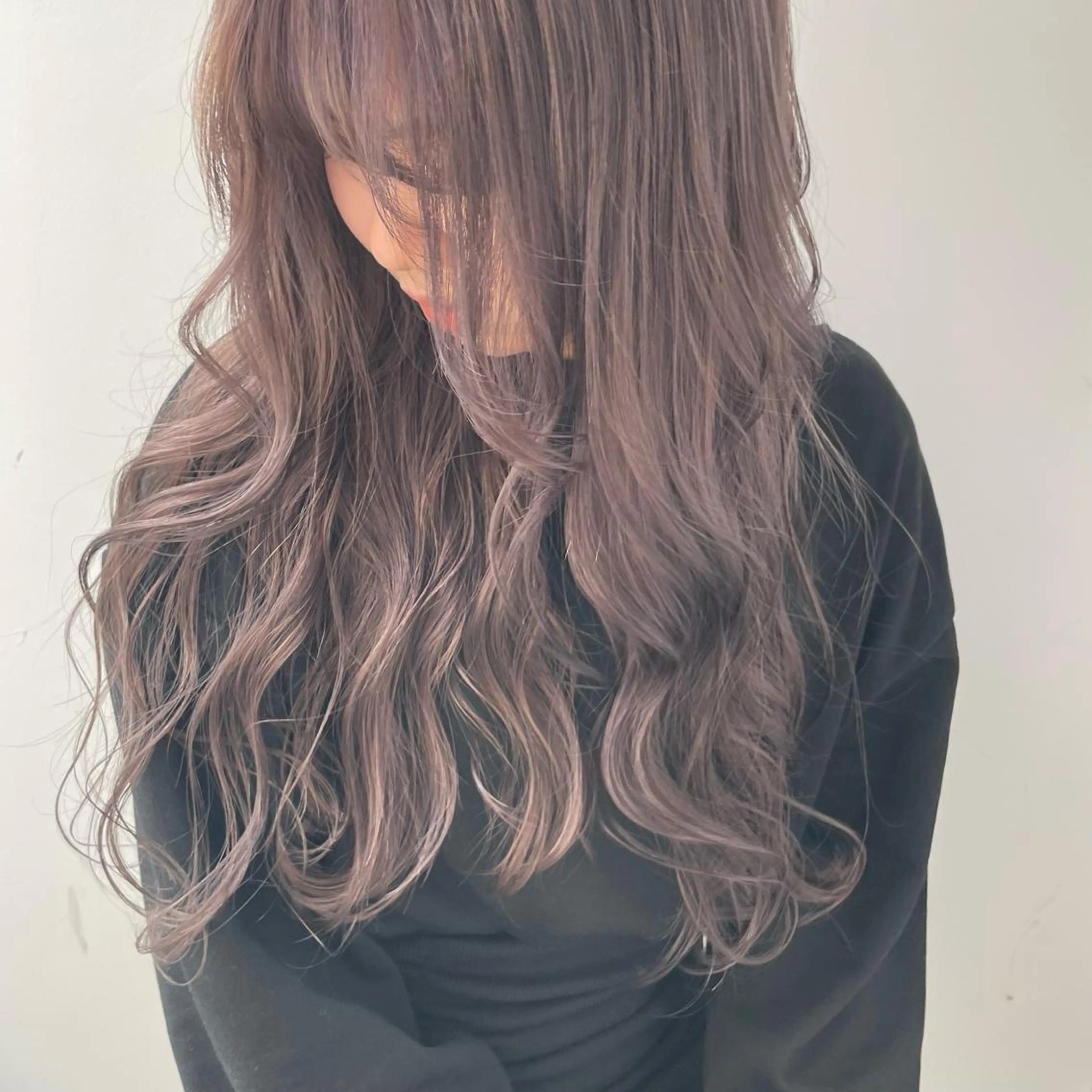 ロング カラー ブリーチ 透明感カラー グレージュ ラベンダーカラー ラベンダーグレージュ ヘアカラー レイヤー/ハイトーン 🫧‪Erikaのヘアスタイル