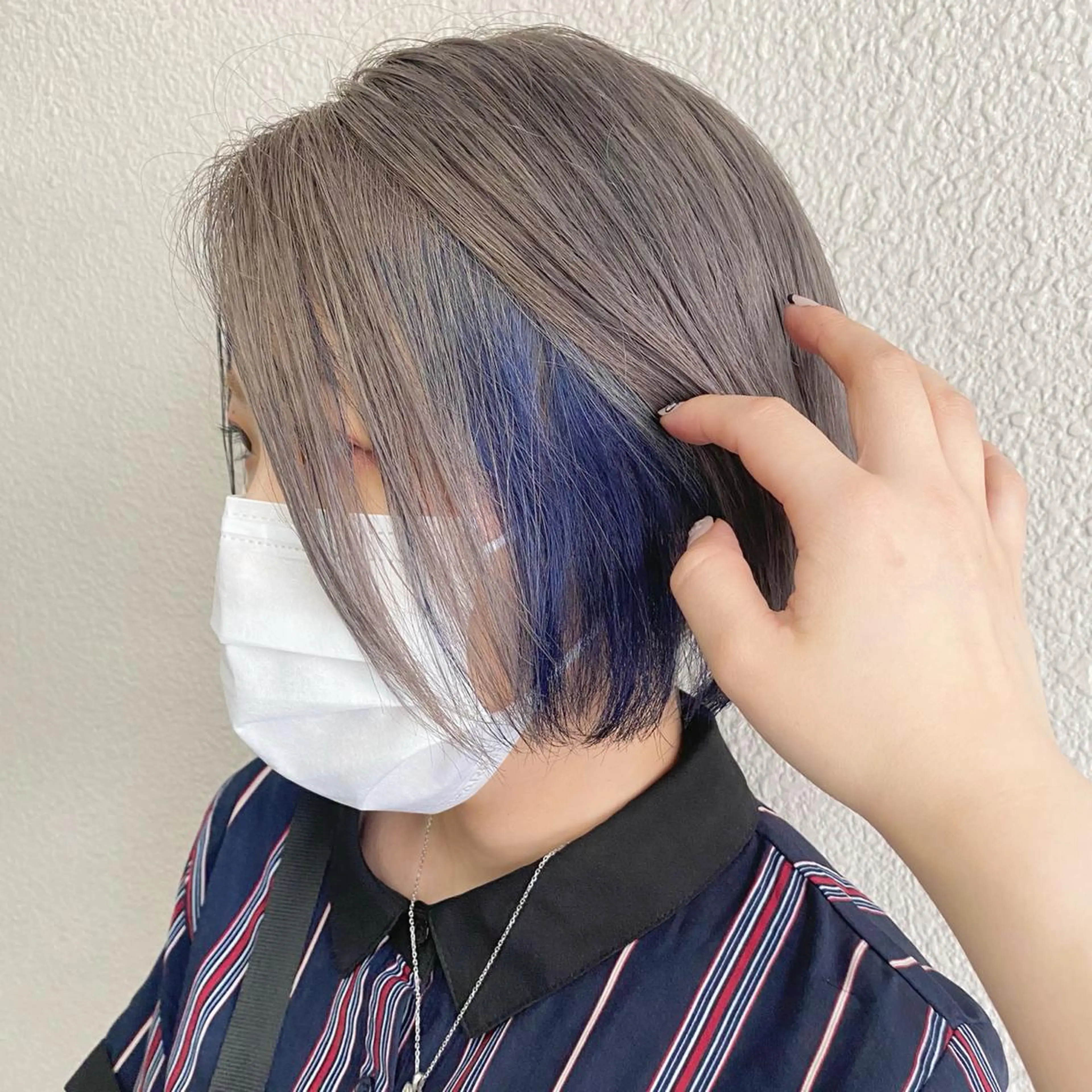 ショート カラー ブリーチ ブルーカラー グレージュ ブリーチなしカラー ダブルカラーエクステのヘアスタイル