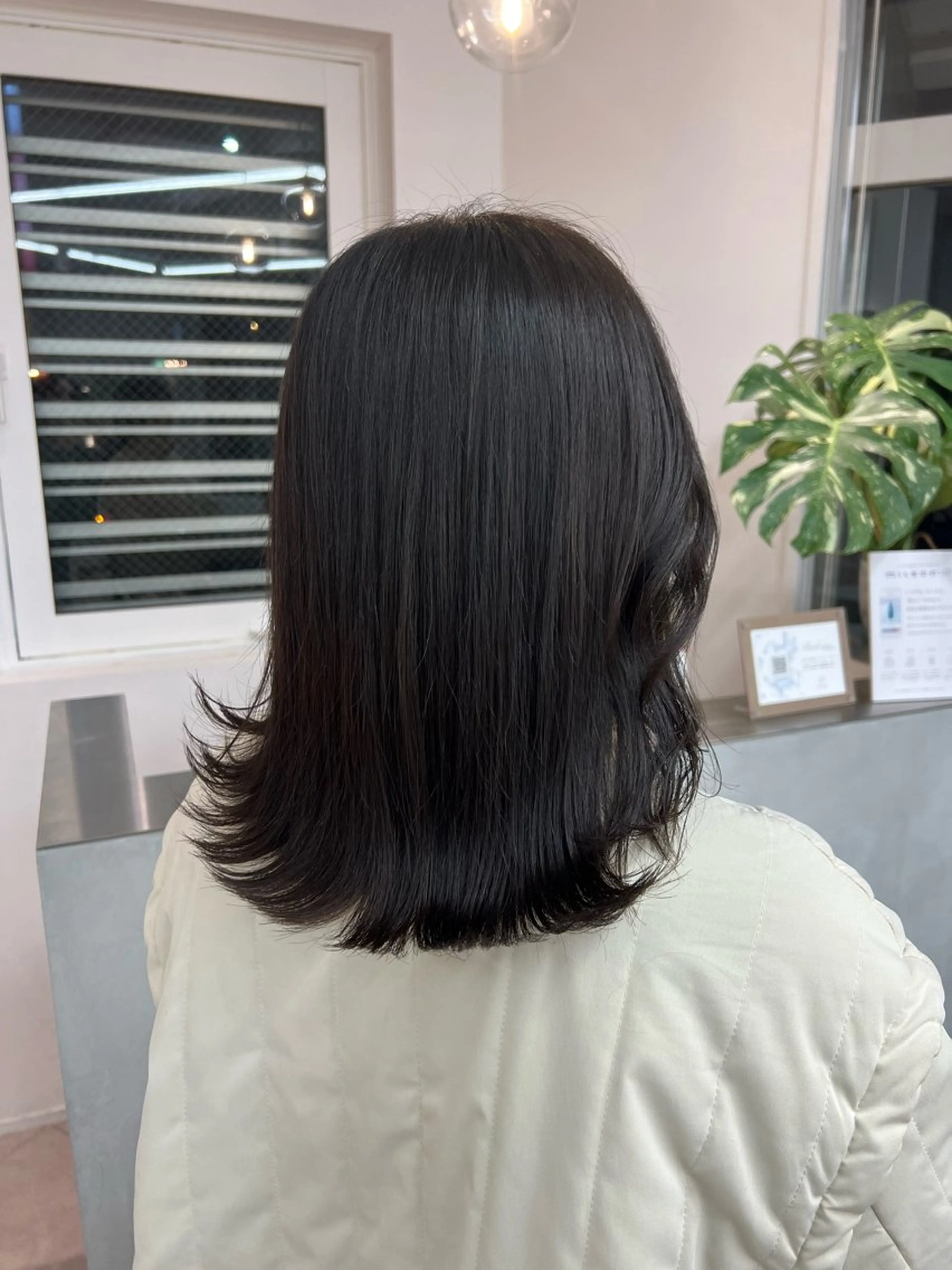 ミディアム カラー 小森聖奈 韓国風レイヤーカットのヘアスタイル