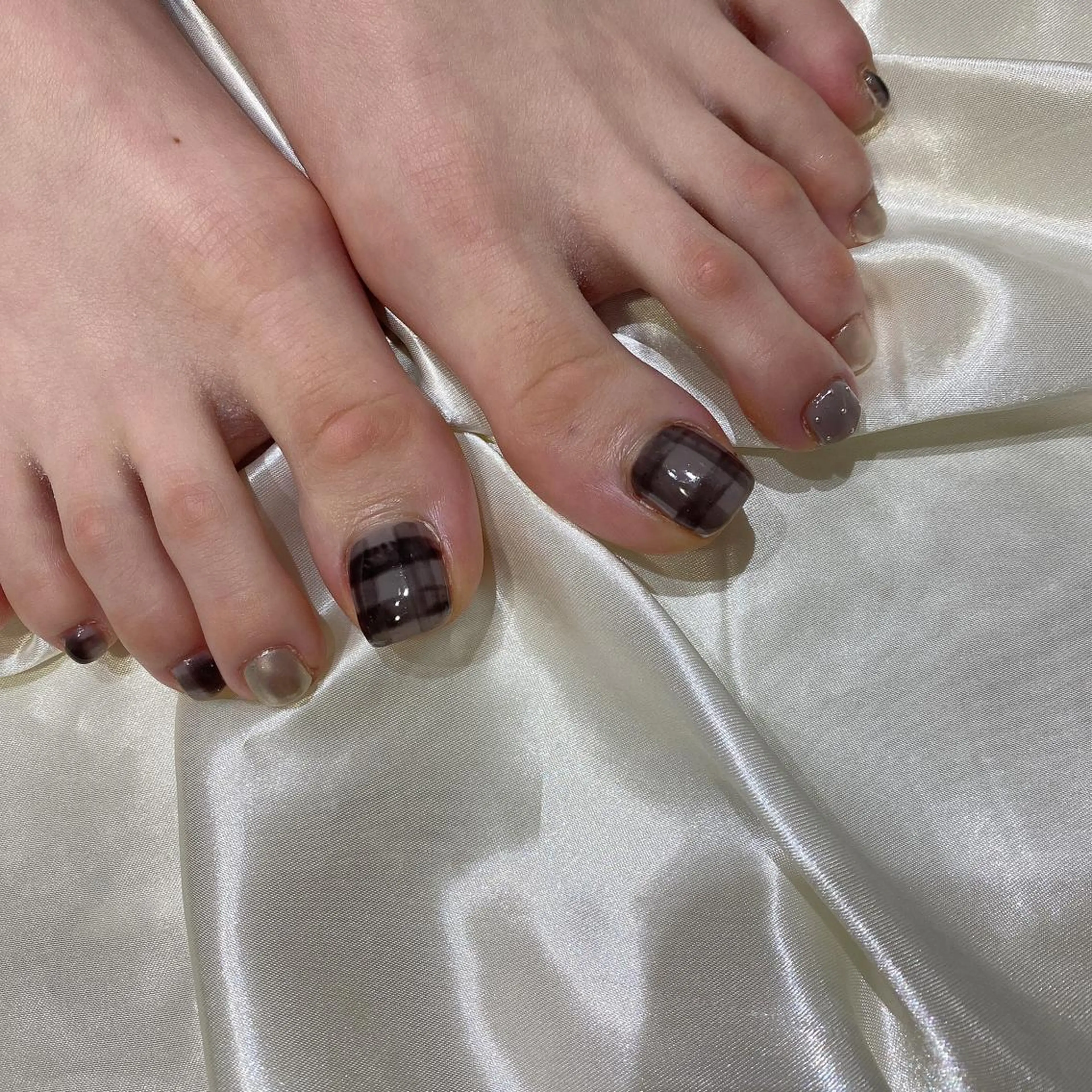 ネイル フットネイル 西岡 杏のネイルデザイン