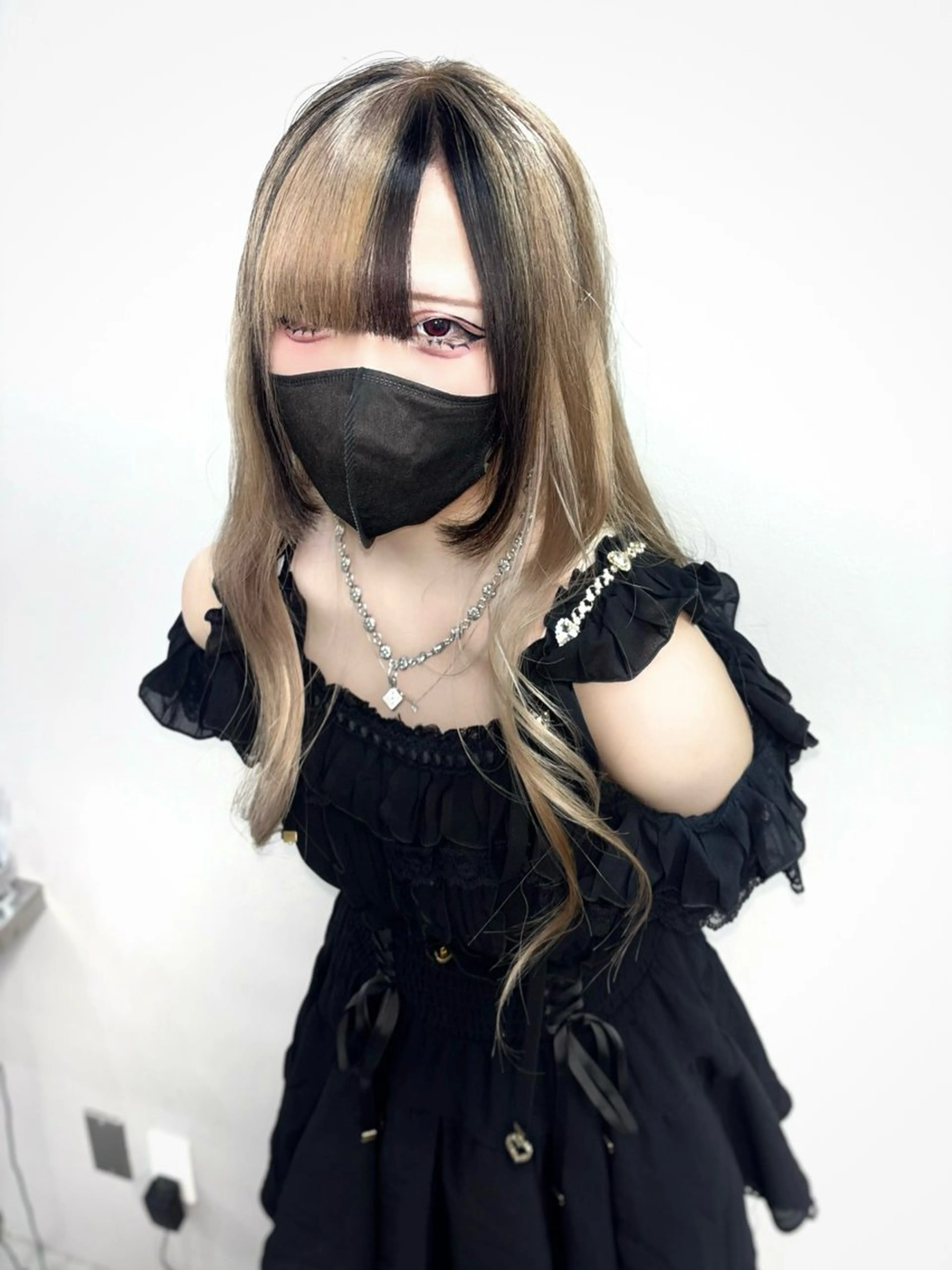 ロング カラー グレージュ ミルクティーグレージュ ヘアカラー ギミックパシャ所属・みゆ/ケア ブリーチ/ハイトーンのヘアスタイル