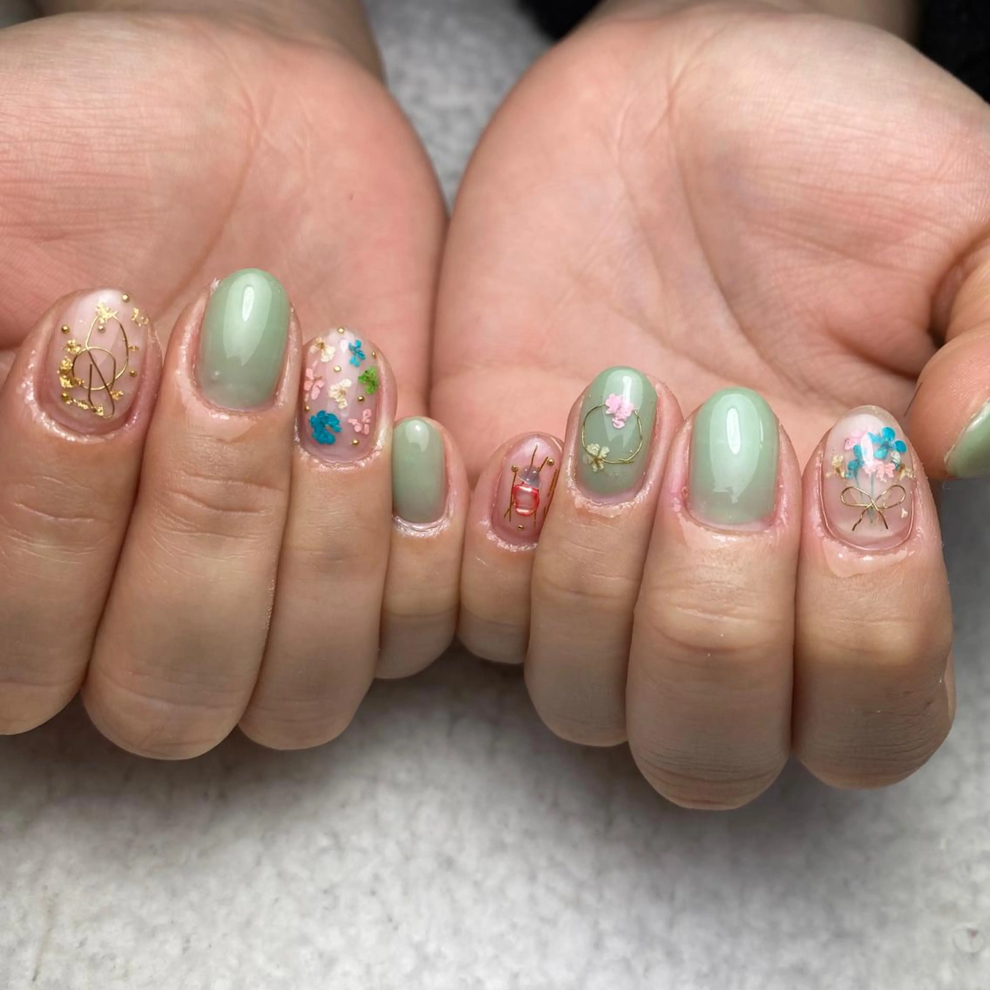 ネイル フラワーネイル 春ネイル ハンドネイル COCO+所属・COCO +のエステ・リラクイメージ