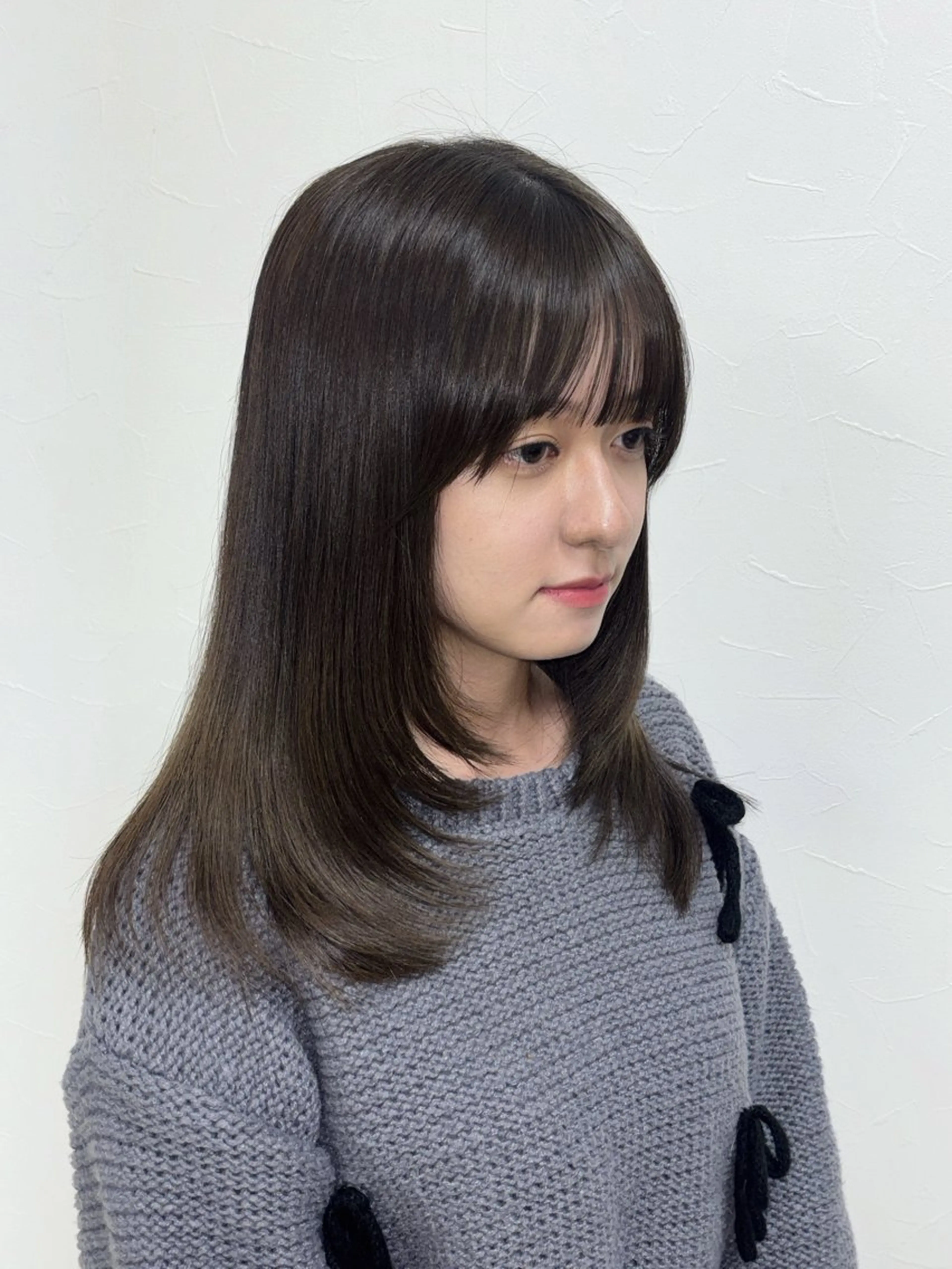 セミロング MOE /艶感カラー /韓国風スタイルのヘアスタイル