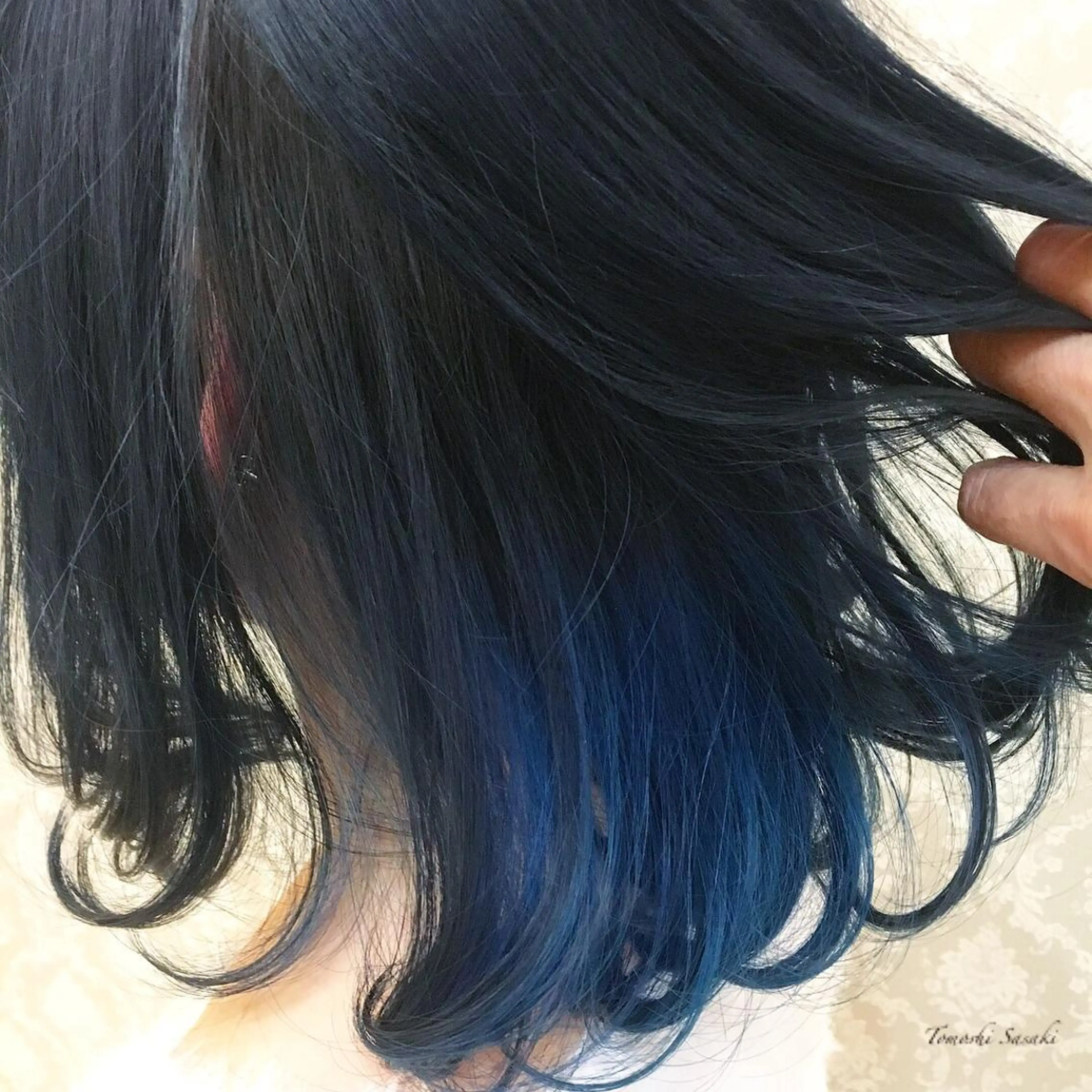 カラー ササキ トモシのヘアスタイル