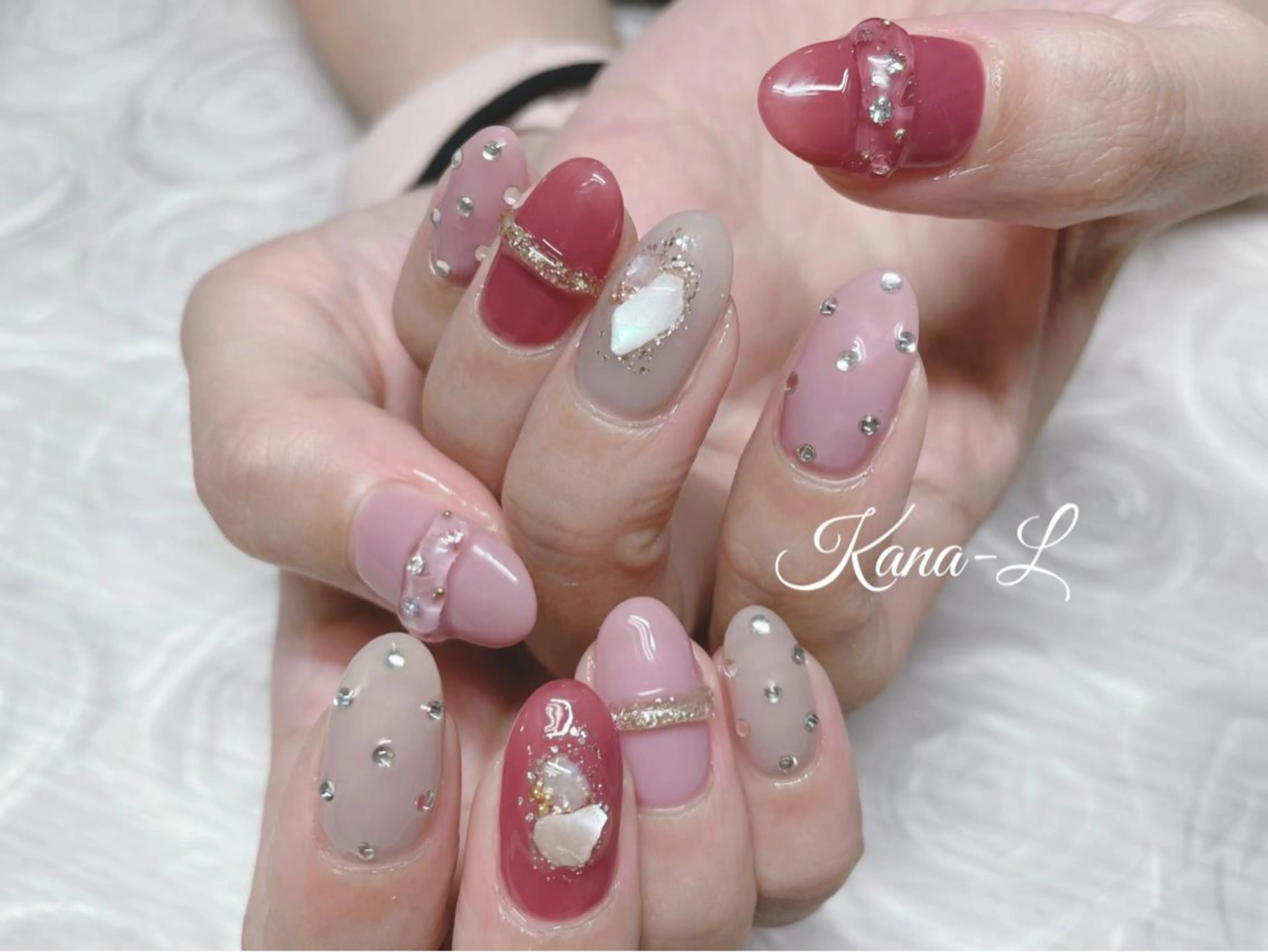 カラー ネイル キラキラネイル 芦辺 香奈のネイルデザイン