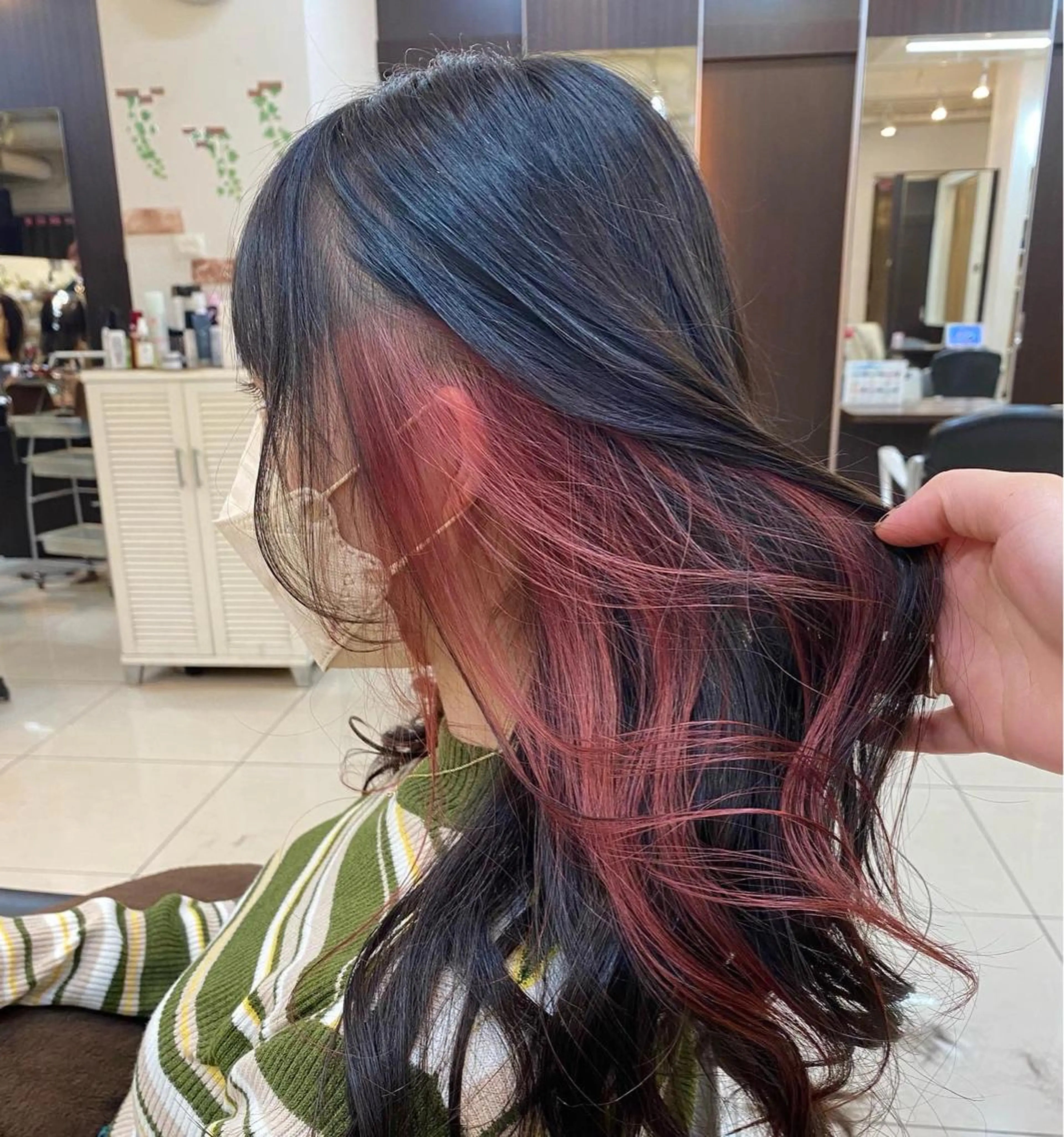 セミロング カラー ブリーチ インナーカラー ショートボブ✨️ 池田芽生のヘアスタイル