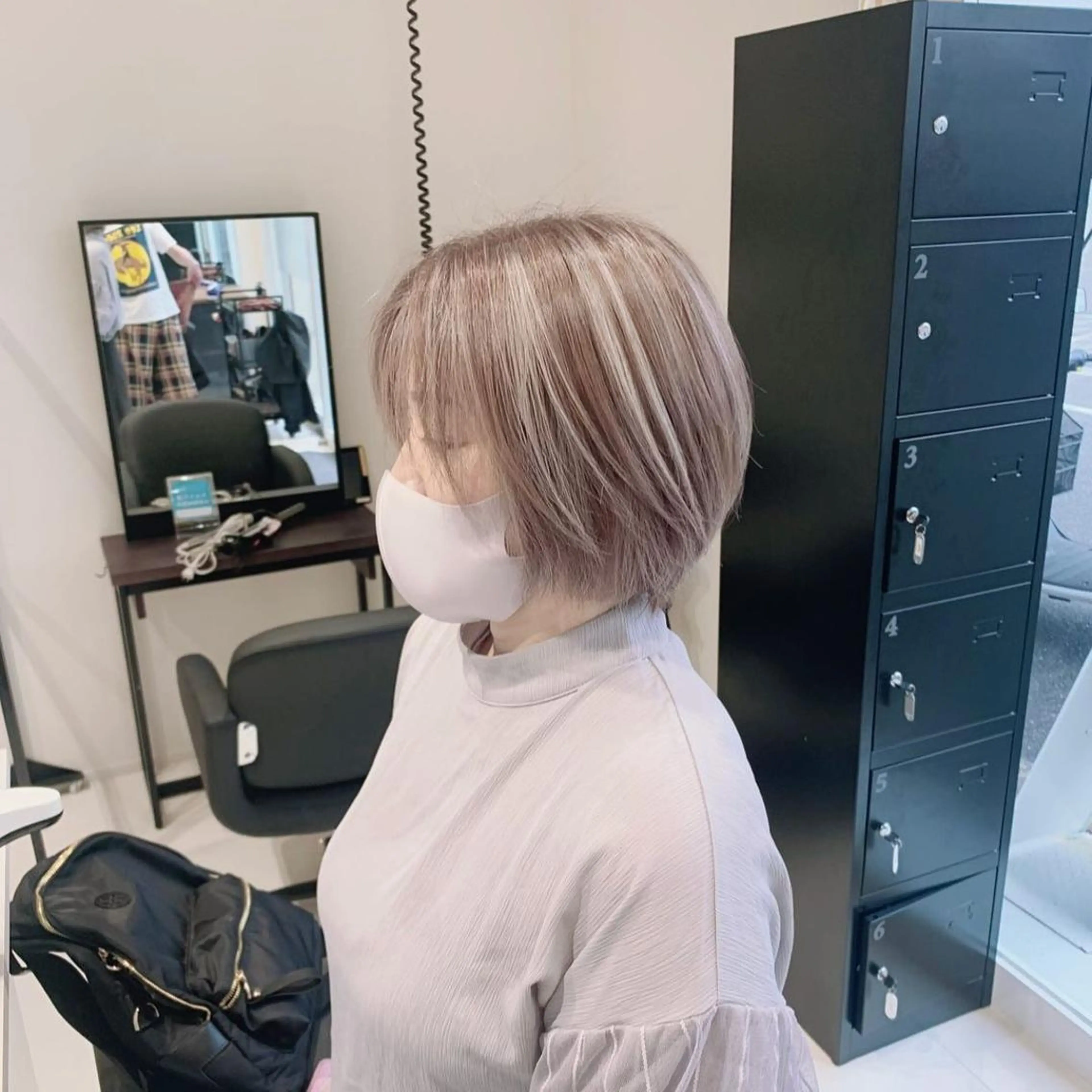 ショート カラー ブリーチ ケアブリーチ ハイライトカラー ハイライト 髪質改善 ヘアカラー オフホワイトアンドなんば所属・福西 洋斗のヘアスタイル