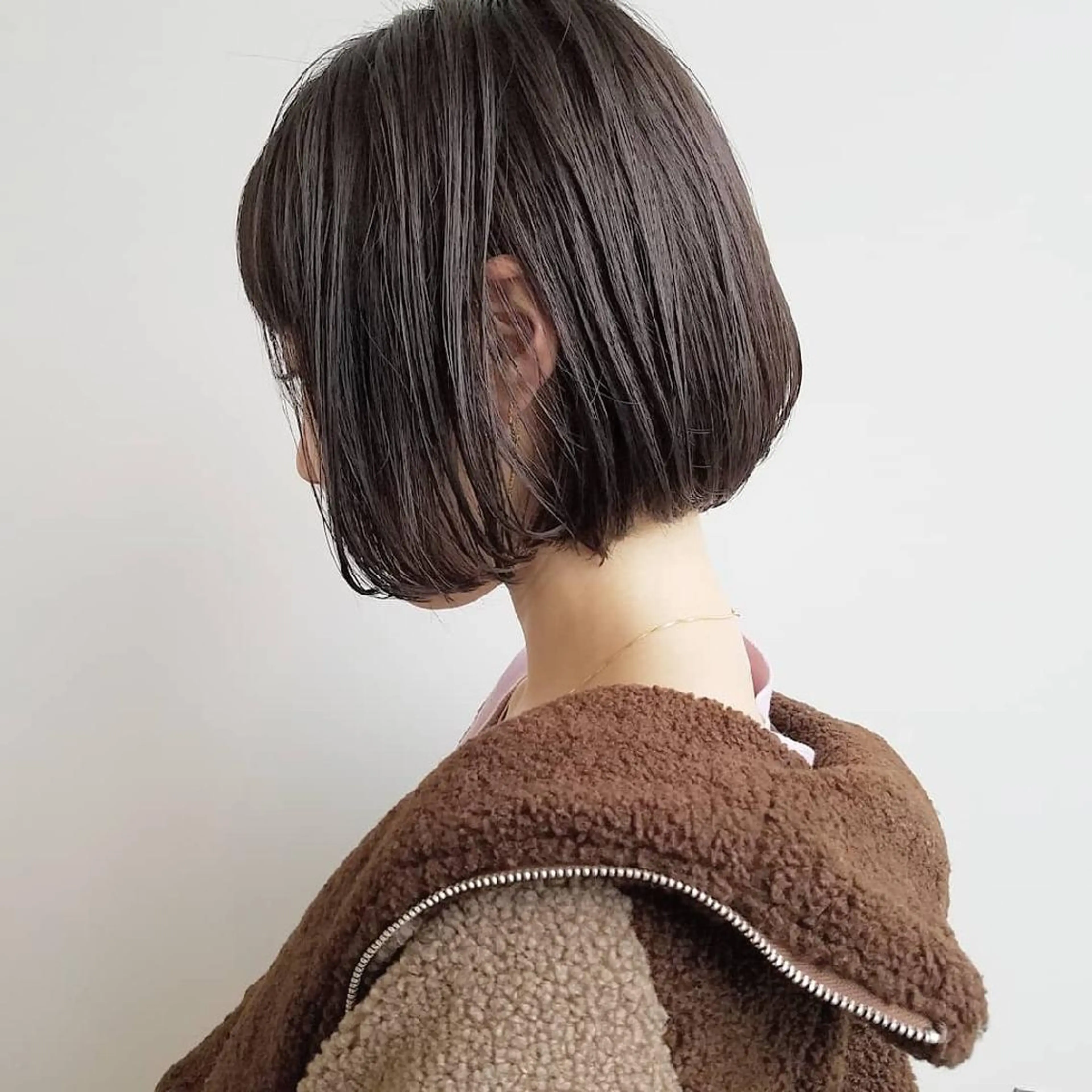 ショート カラー ボブ iplus まつげ、眉毛、耳つぼのマツエク・マツパデザイン