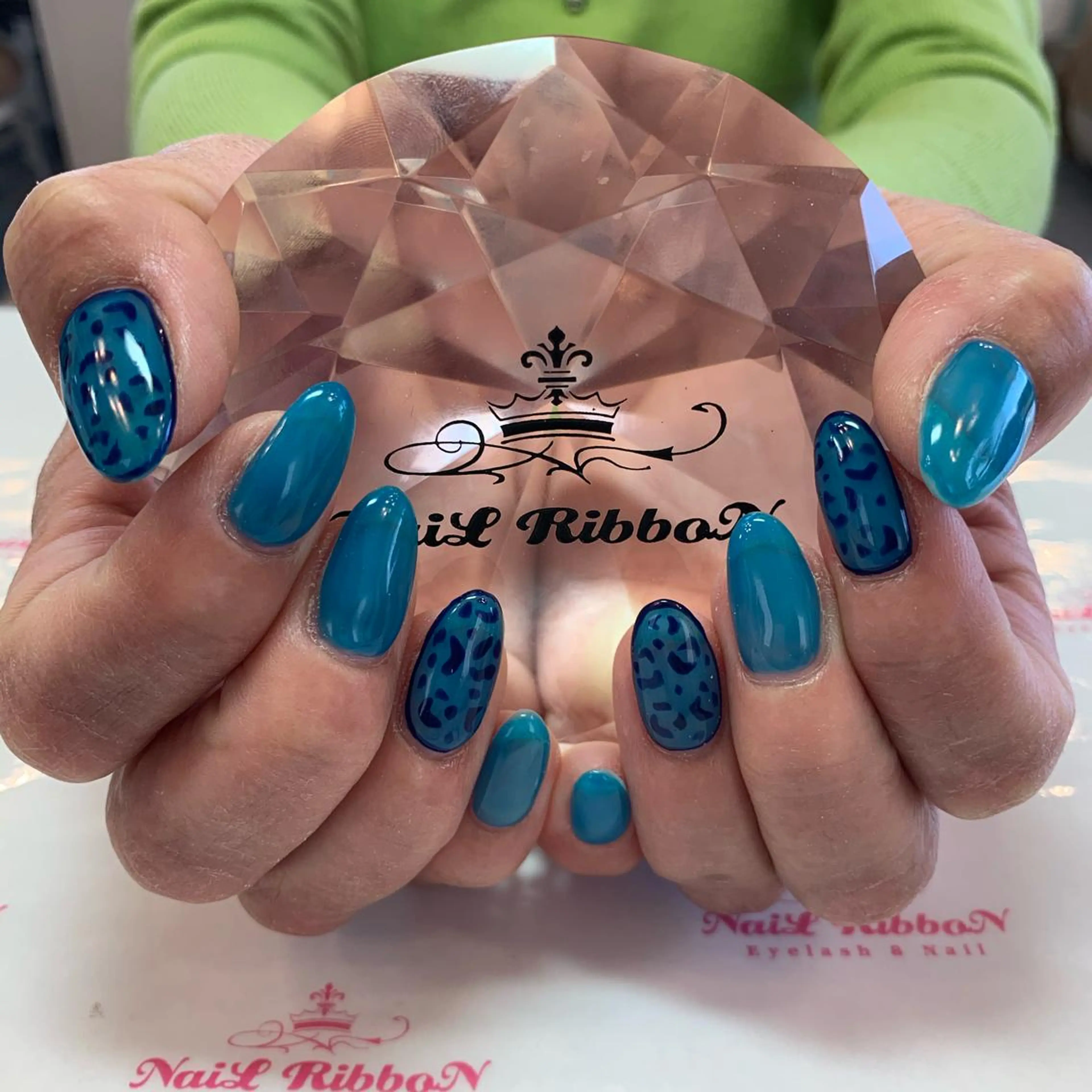 ネイル ネイルリボン 受付スタッフのネイルデザイン