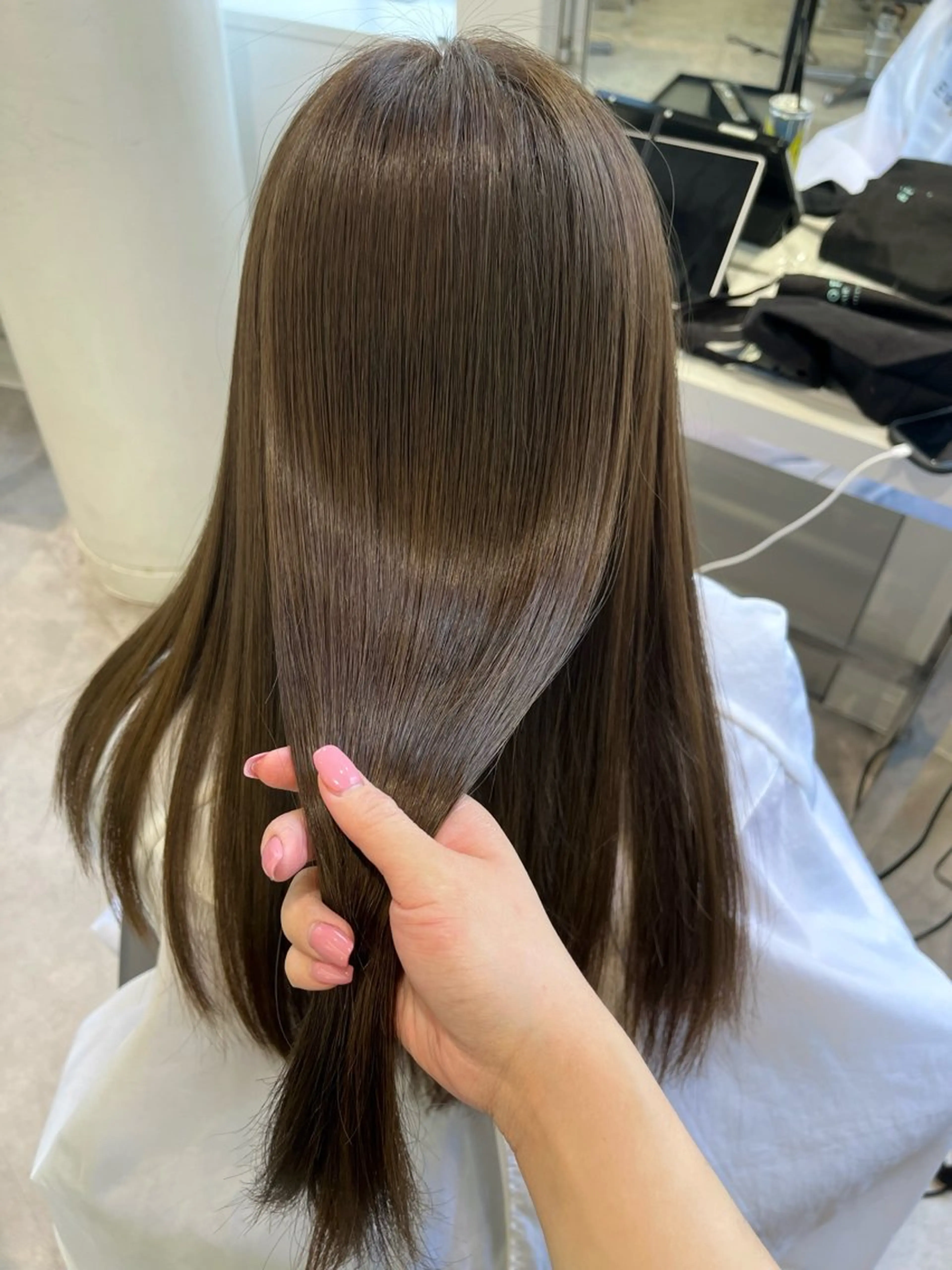 ロング カラー ブリーチ ブリーチなしカラー オリーブカラー MEI🎀つやカラー 🎀レイヤー🎀渋谷のヘアスタイル