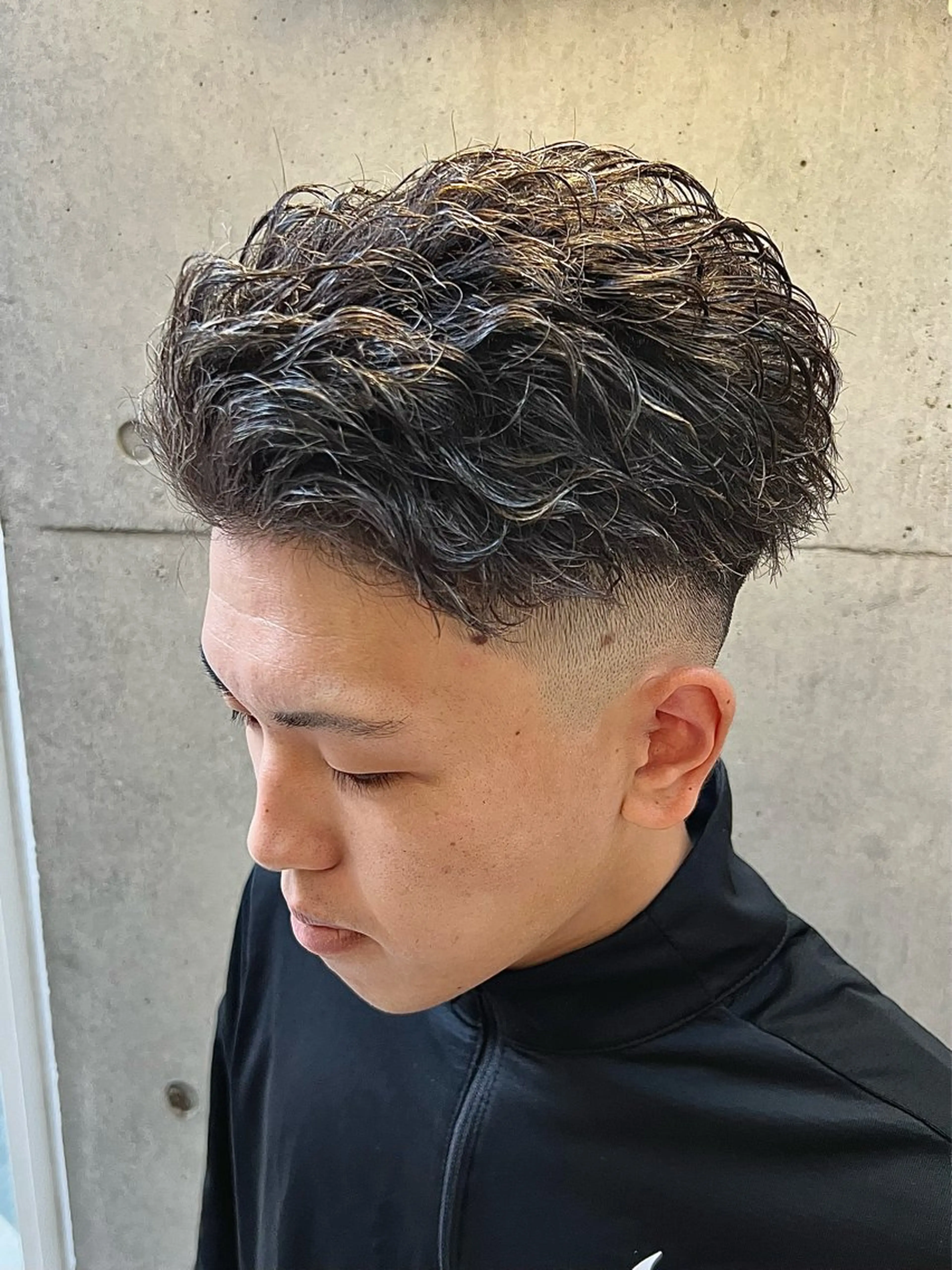 ショート パーマ メンズ 豊崎 佑輔のヘアスタイル