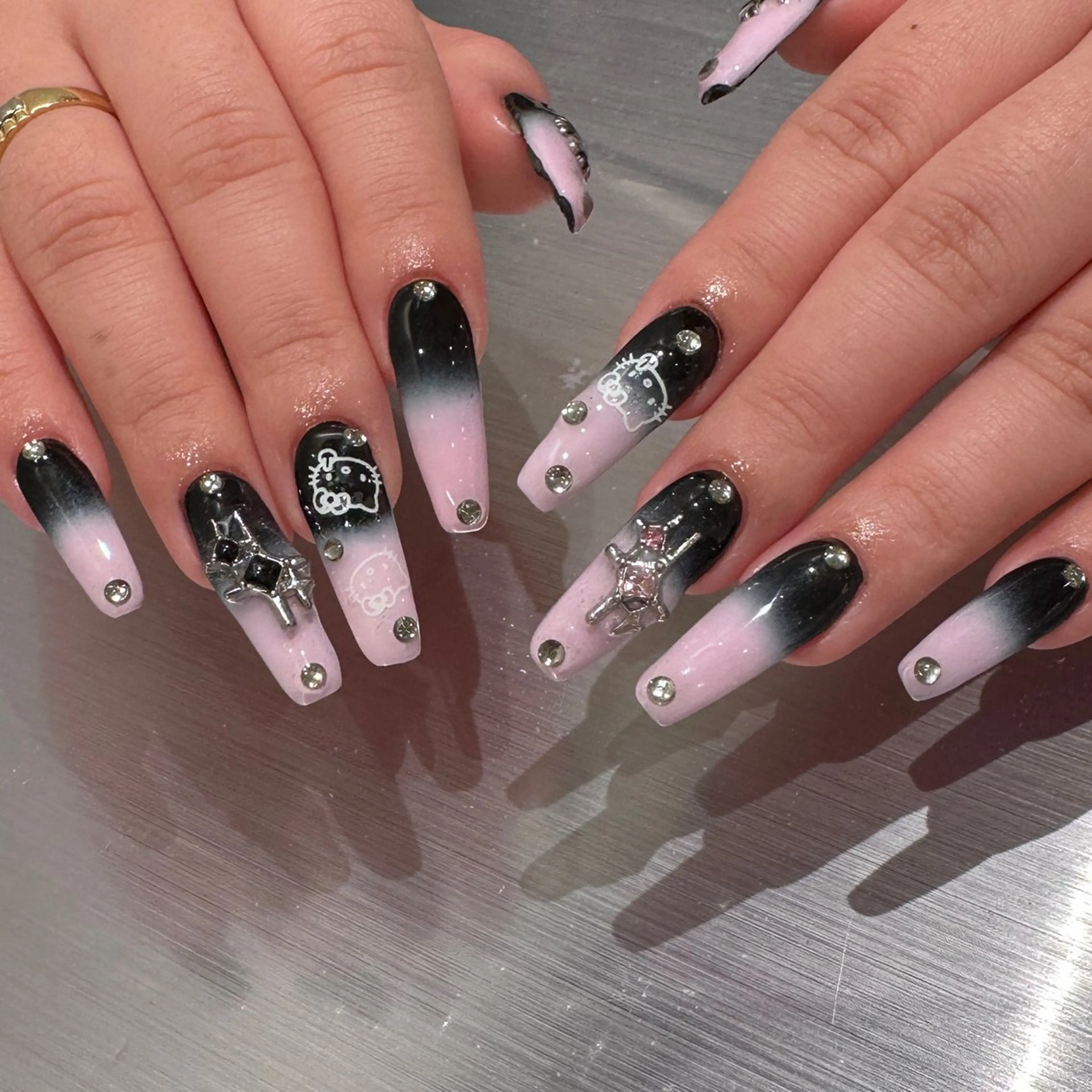 ネイル ハンドネイル 👽個性派ネイル🎀 komachiのヘアスタイル