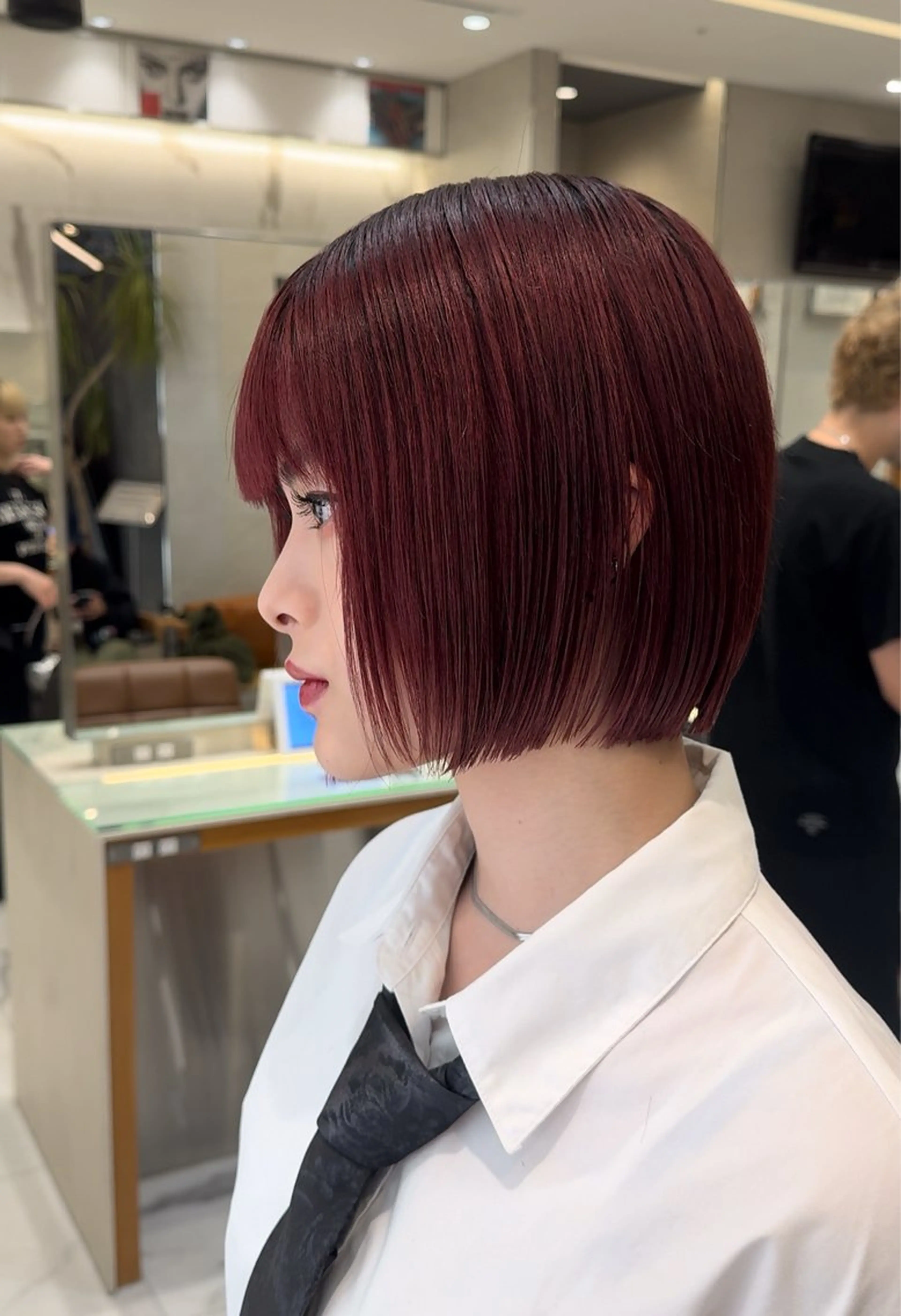 ショート カラー ブリーチ ボルドーカラー ケアブリーチ カット ヘアカラー トリートメント 新宿/ハイトーン /パーマ/戸羽のヘアスタイル