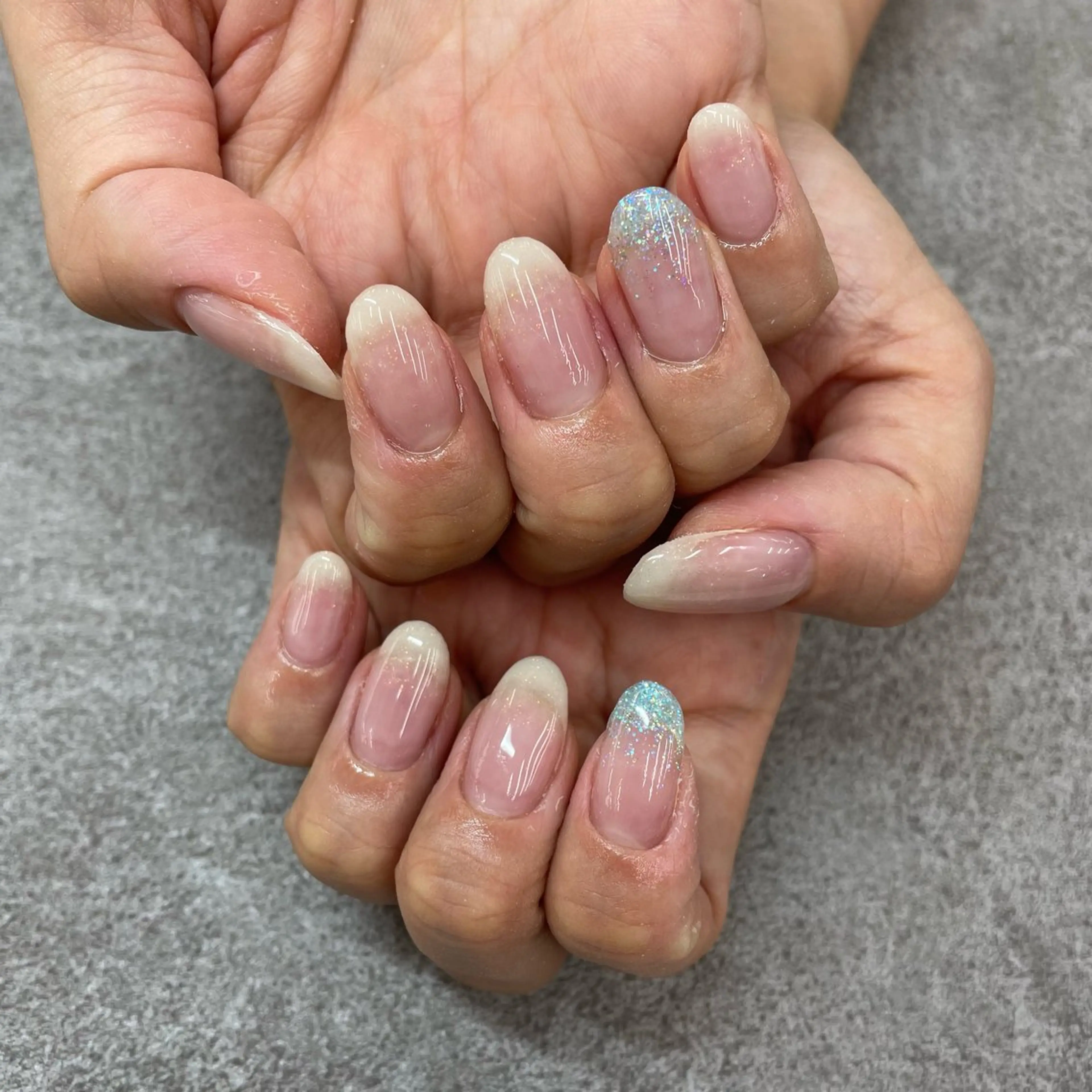 ネイル クリアネイル グラデーション ラメ(グリッター) ラメグラデーション MAXKELLY ANNAのネイルデザイン