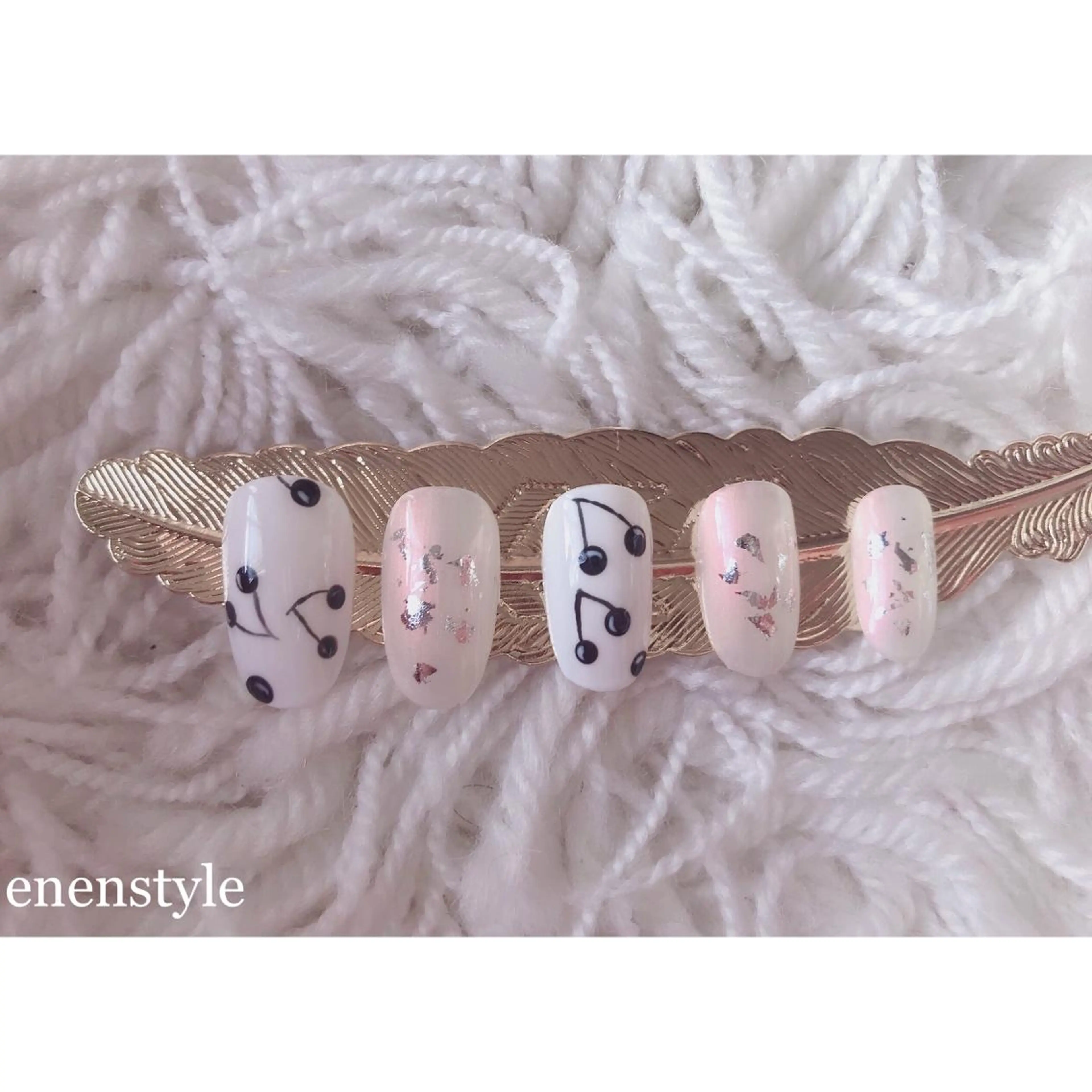 ショート ネイル ニュアンスネイル ホワイト ハンドネイル 👑enen style👑のネイルデザイン