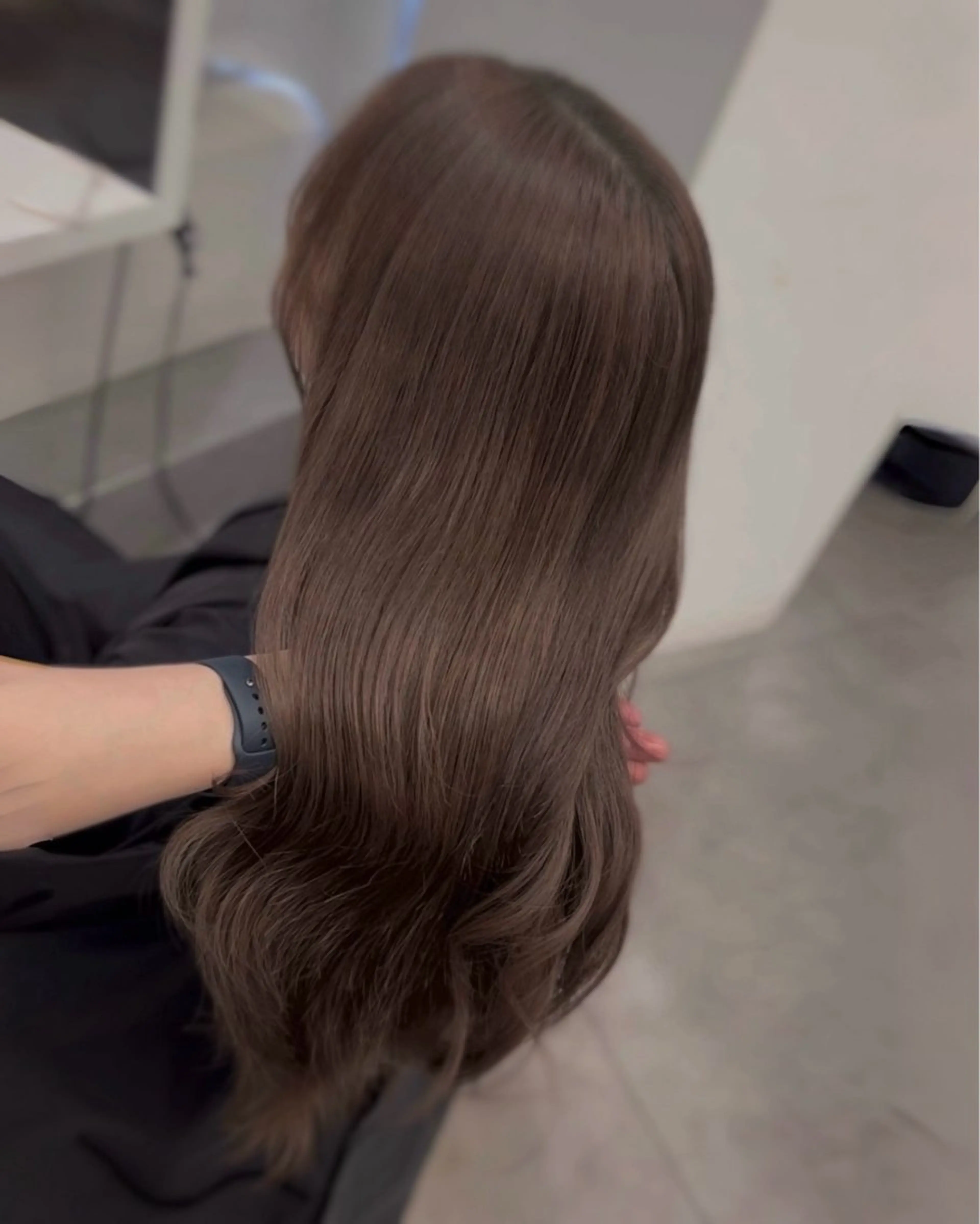 セミロング カラー パーマ アッシュ アッシュグレー アッシュグレージュ ベージュカラー ブリーチ カット ヘアカラー トリートメント ブリーチなし/ ベージュ/akiraのヘアスタイル