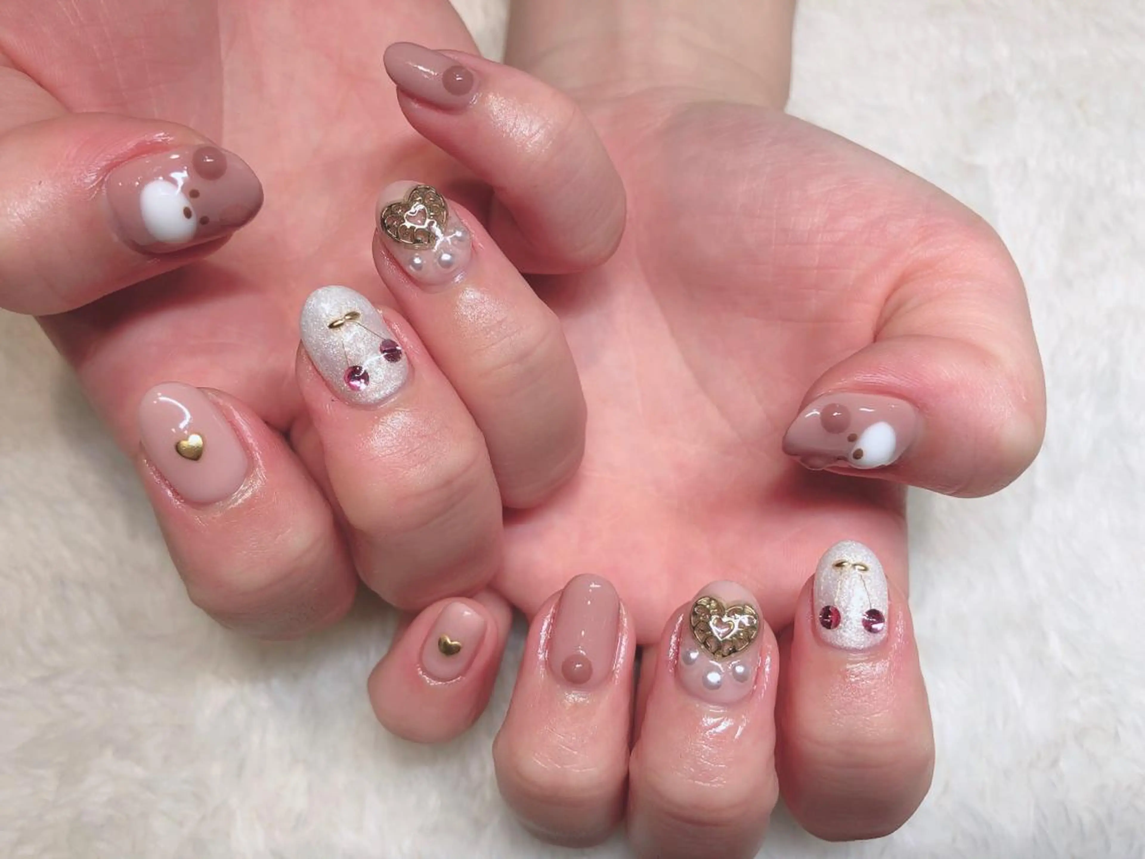 ネイル フットネイル フレンチネイル ジェルネイル ラメ(グリッター) ラメグラデーション NEO Beauty Salon所属・𝐍𝐄𝐎 𝐉𝐔𝐑𝐈のネイルデザイン