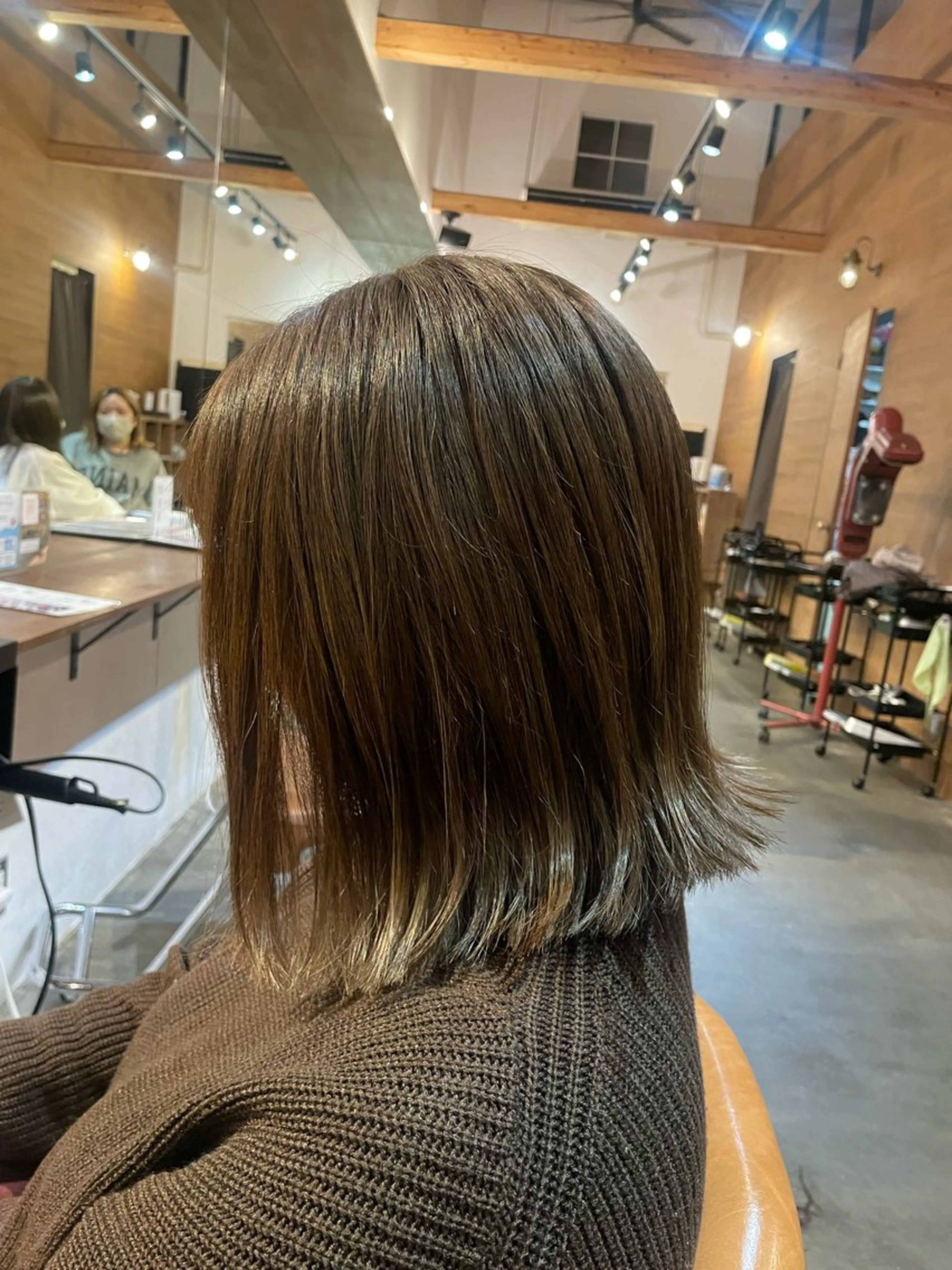ミディアム 梅田 陸のヘアスタイル