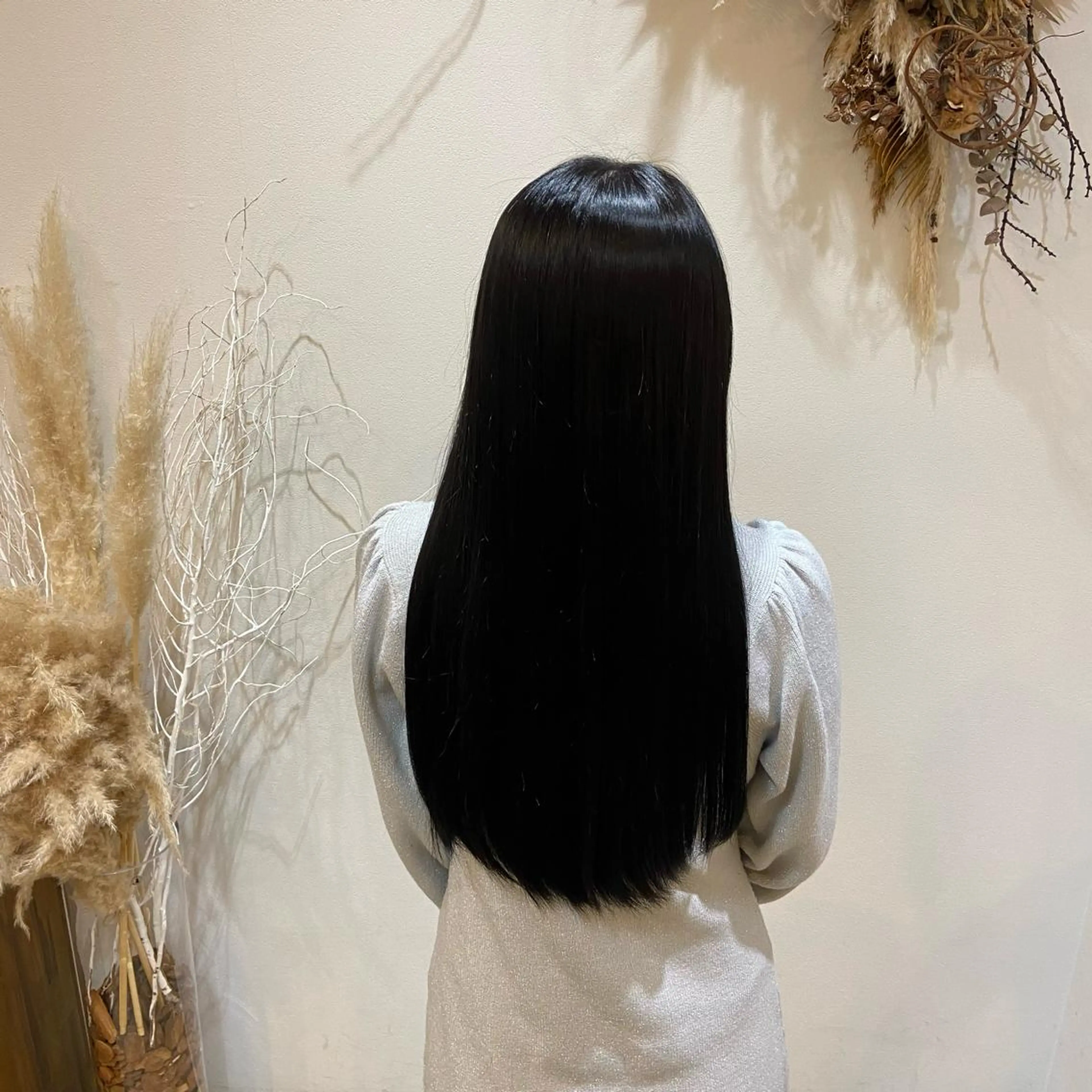 ロング カラー 黒髪 ブルーカラー ブルーブラック 松本 玲菜のヘアスタイル