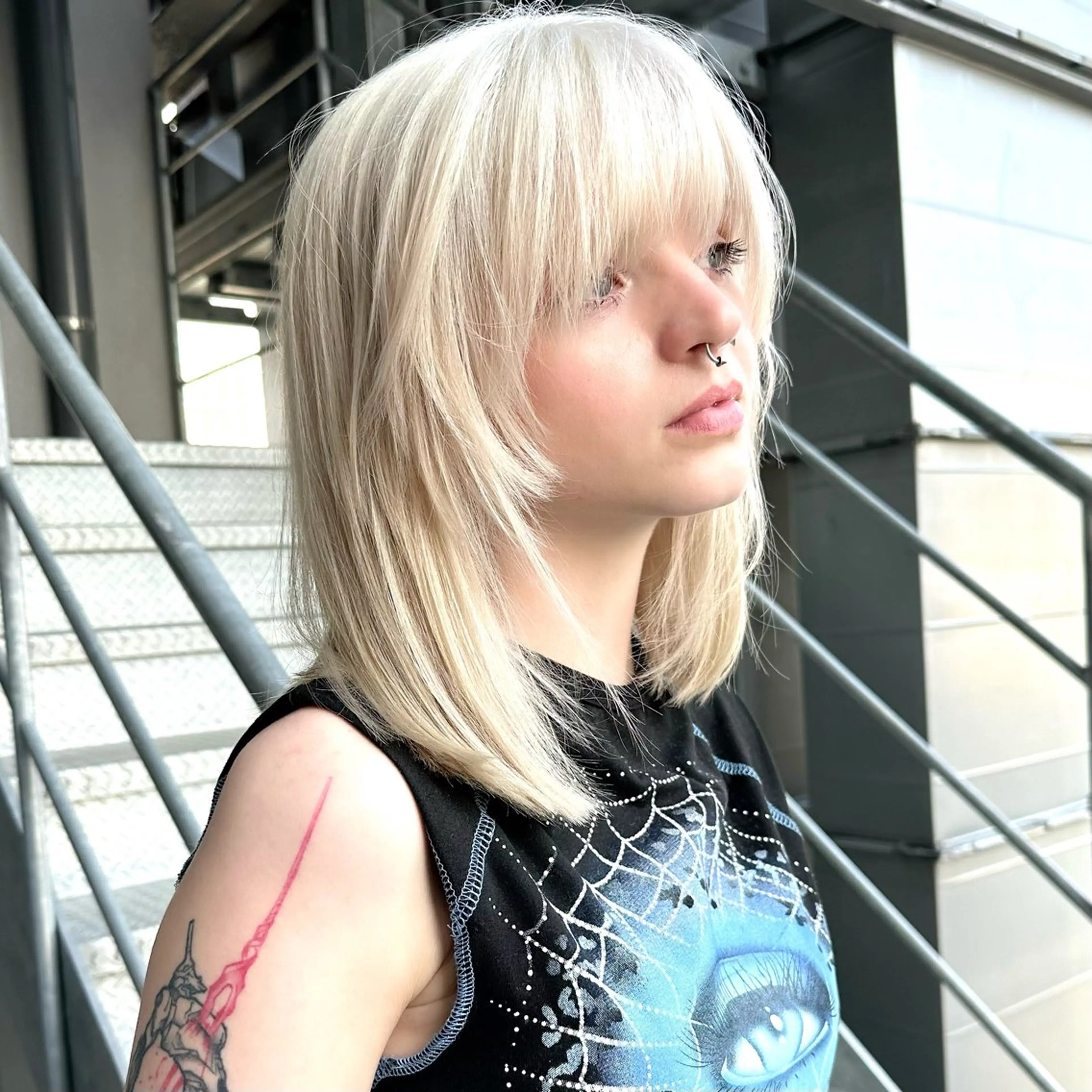 ミディアム カラー ブリーチ ブロンド ケアブリーチ ホワイトブロンド 顔まわりレイヤー カット ヘアカラー bloc japon所属・ﾌﾞﾚｲｽﾞ˚✧₊⁎ ﾚｲﾔｰToriのヘアスタイル