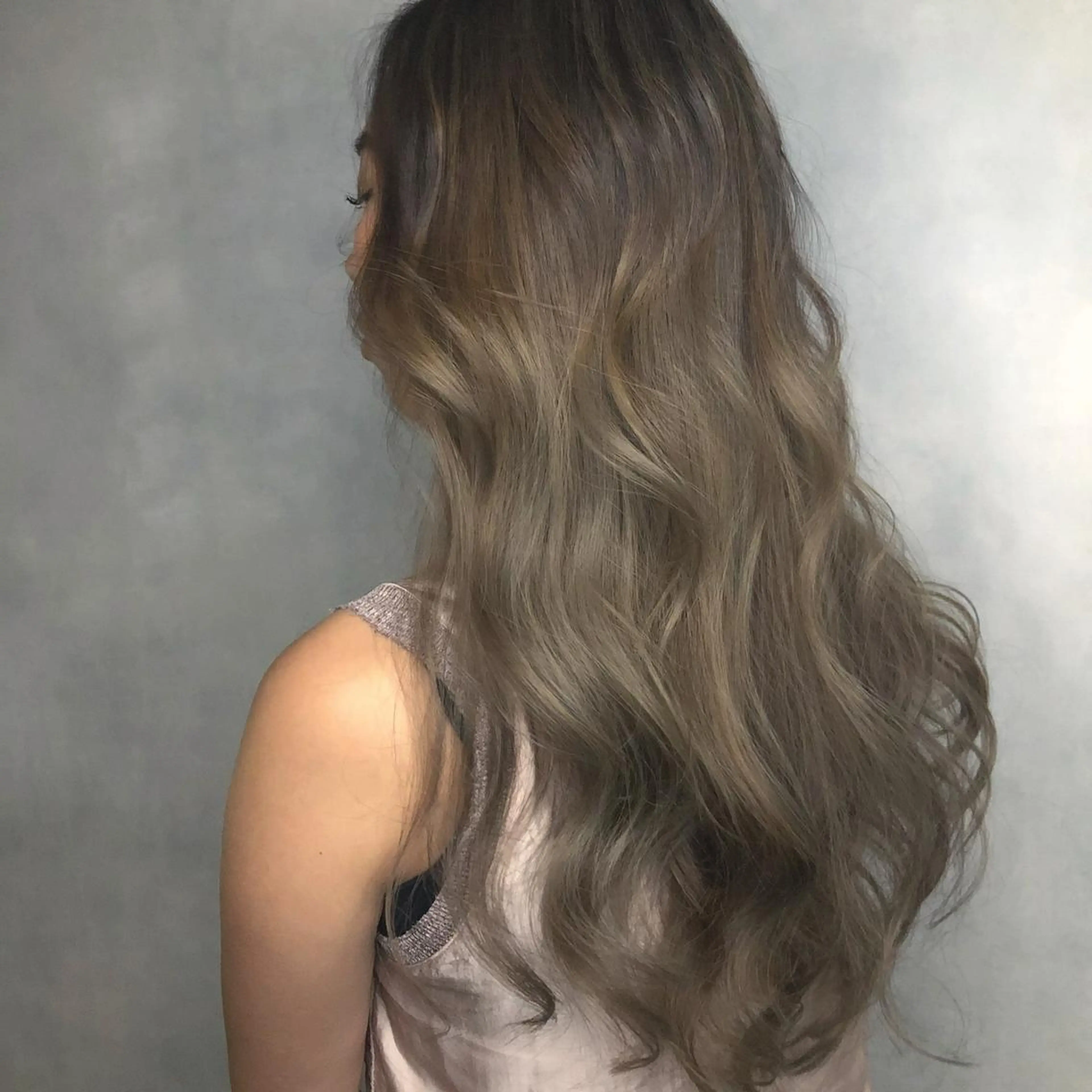 ロング カラー ベージュカラー ORIKA 美容室のヘアスタイル