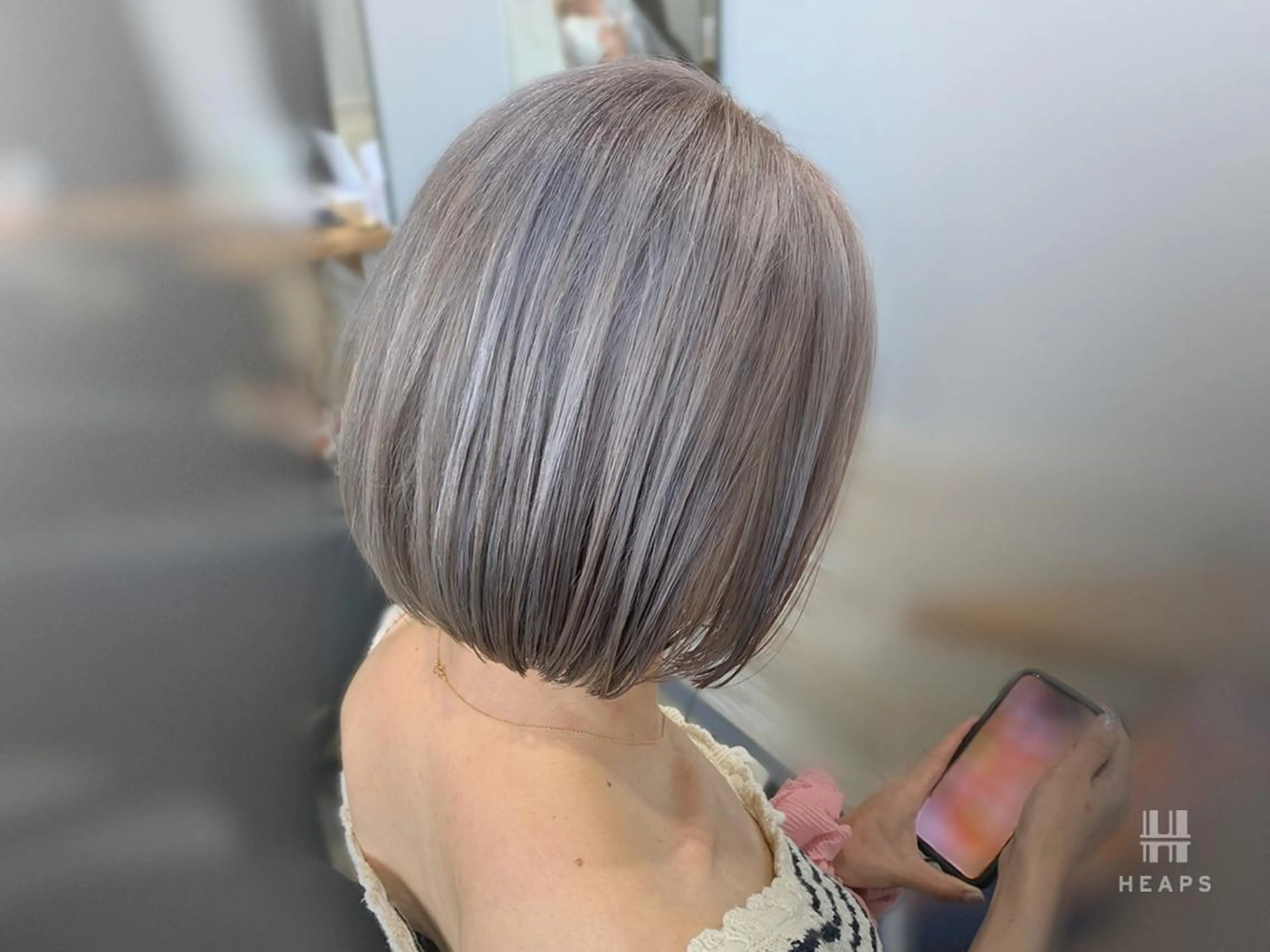 ミディアム カラー ブリーチ ダブルカラー ハイトーンカラー シルバー ボブ ヘアカラー PADOU平松 典幸のヘアスタイル