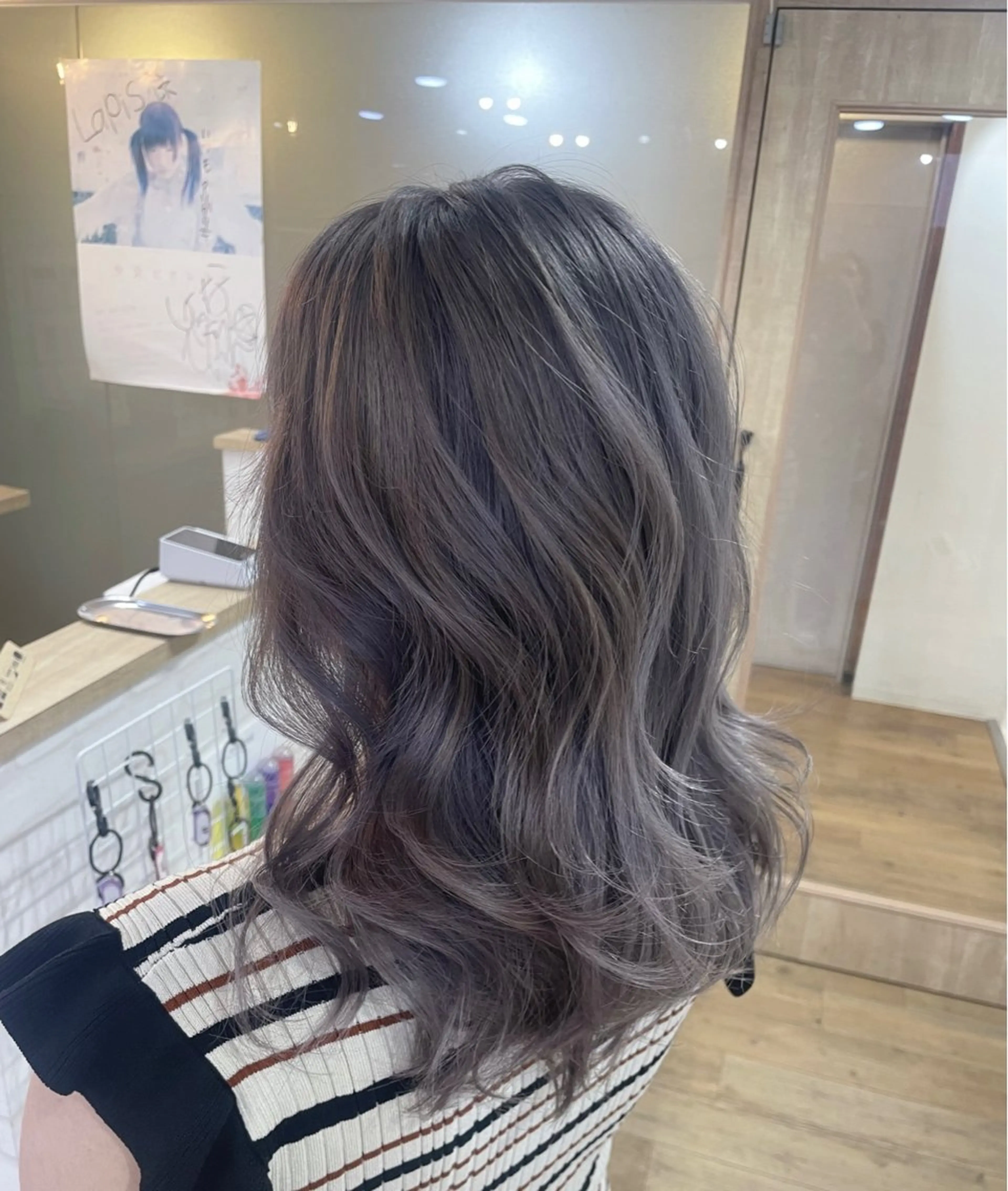 セミロング カラー アッシュ シルバー シルバーアッシュ Lapis所属・韓国レイヤーカット/ AIRIのヘアスタイル