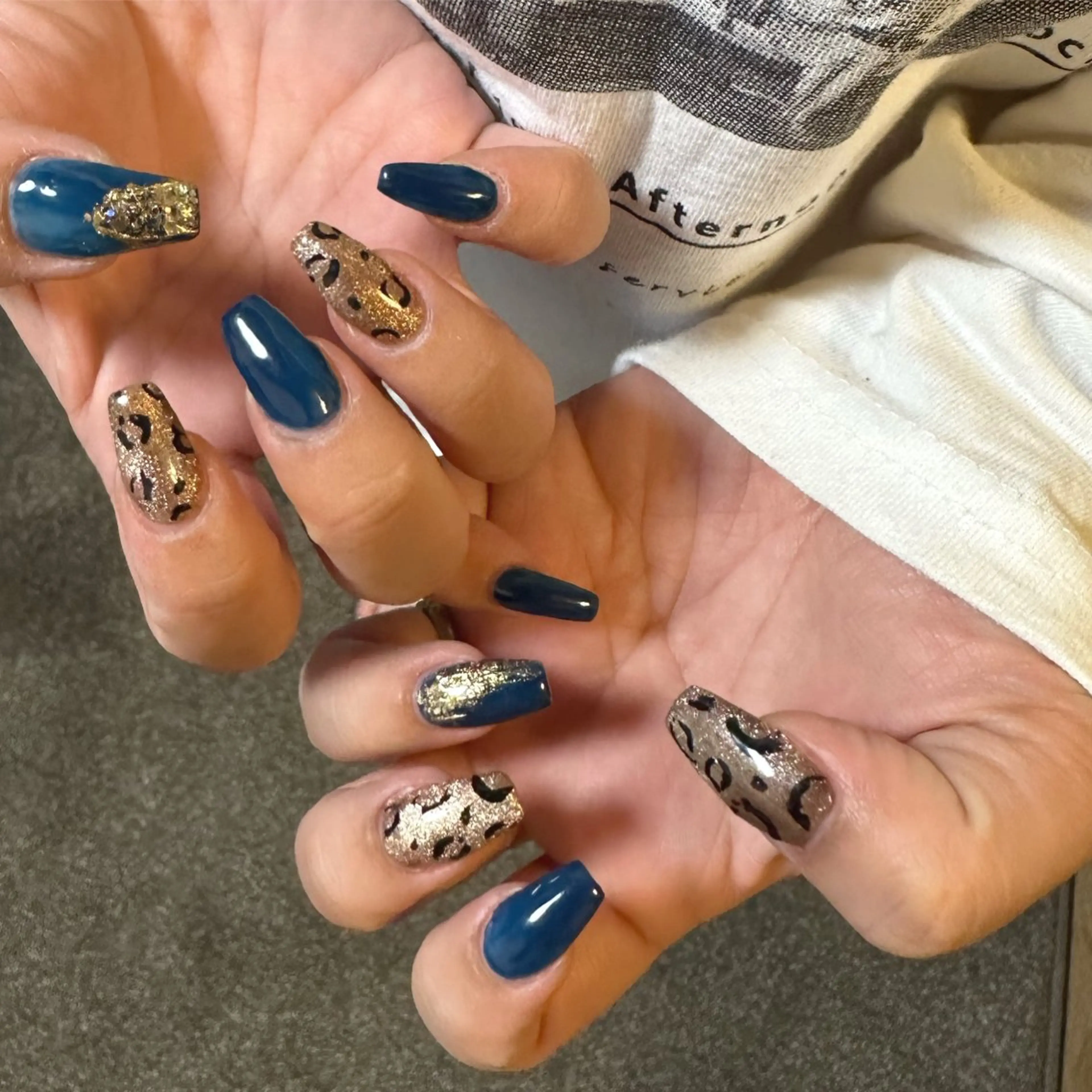 ネイル アニマル柄 マグネットネイル ニュアンスネイル ハンドネイル abuuuuu nailsのネイルデザイン