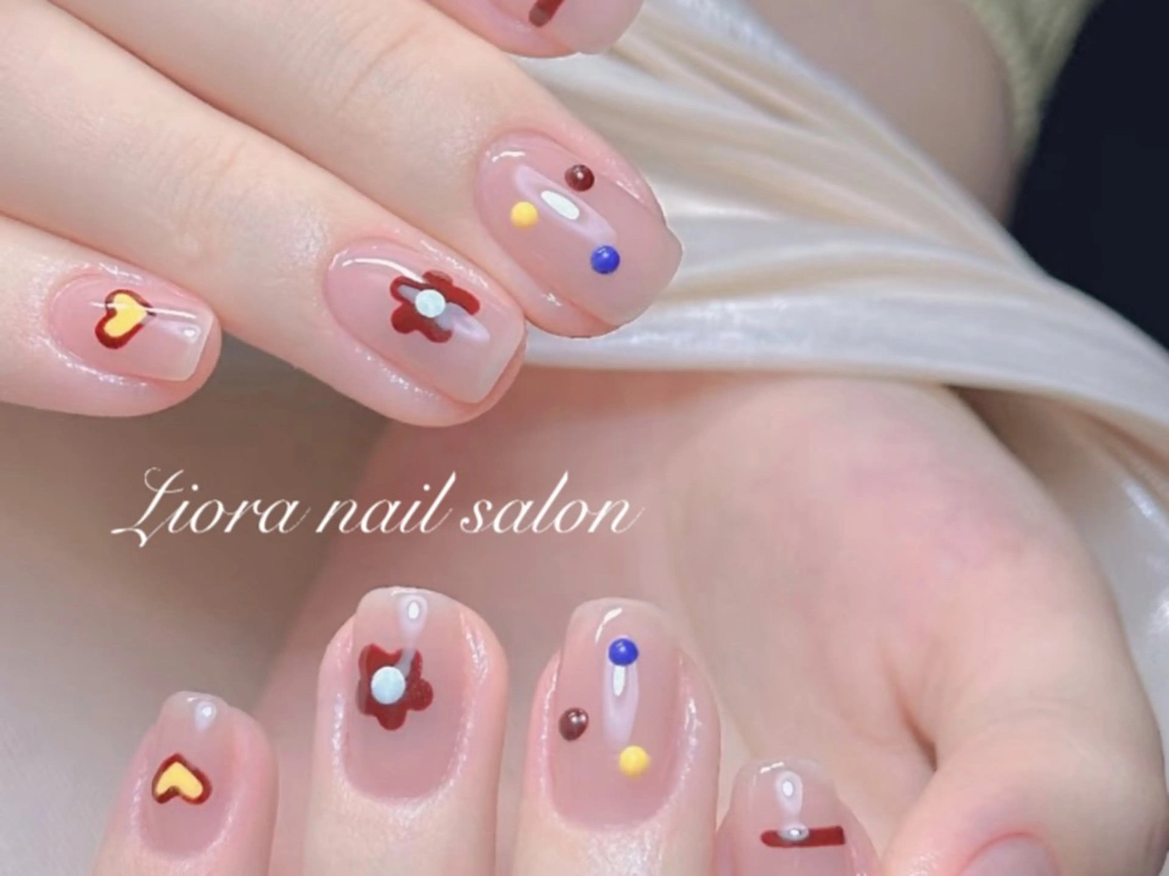 ネイル フレンチネイル ジェルネイル ガーリー グラデーション キラキラネイル ハンドネイル Liora nail 1のネイルデザイン