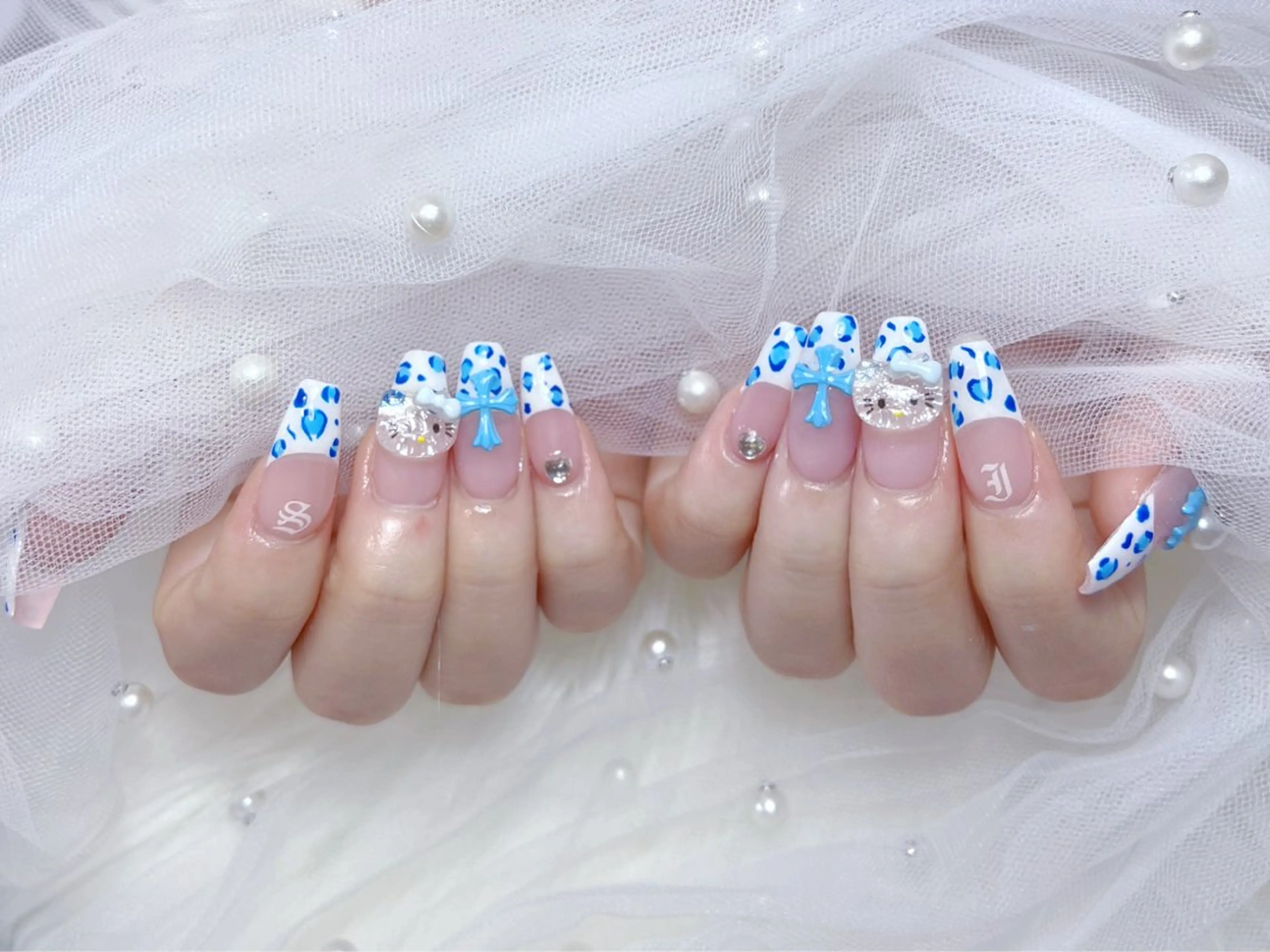 ミディアム フレンチガーリー クリスマス ハンドネイル りぼん Re:Bonrのネイルデザイン