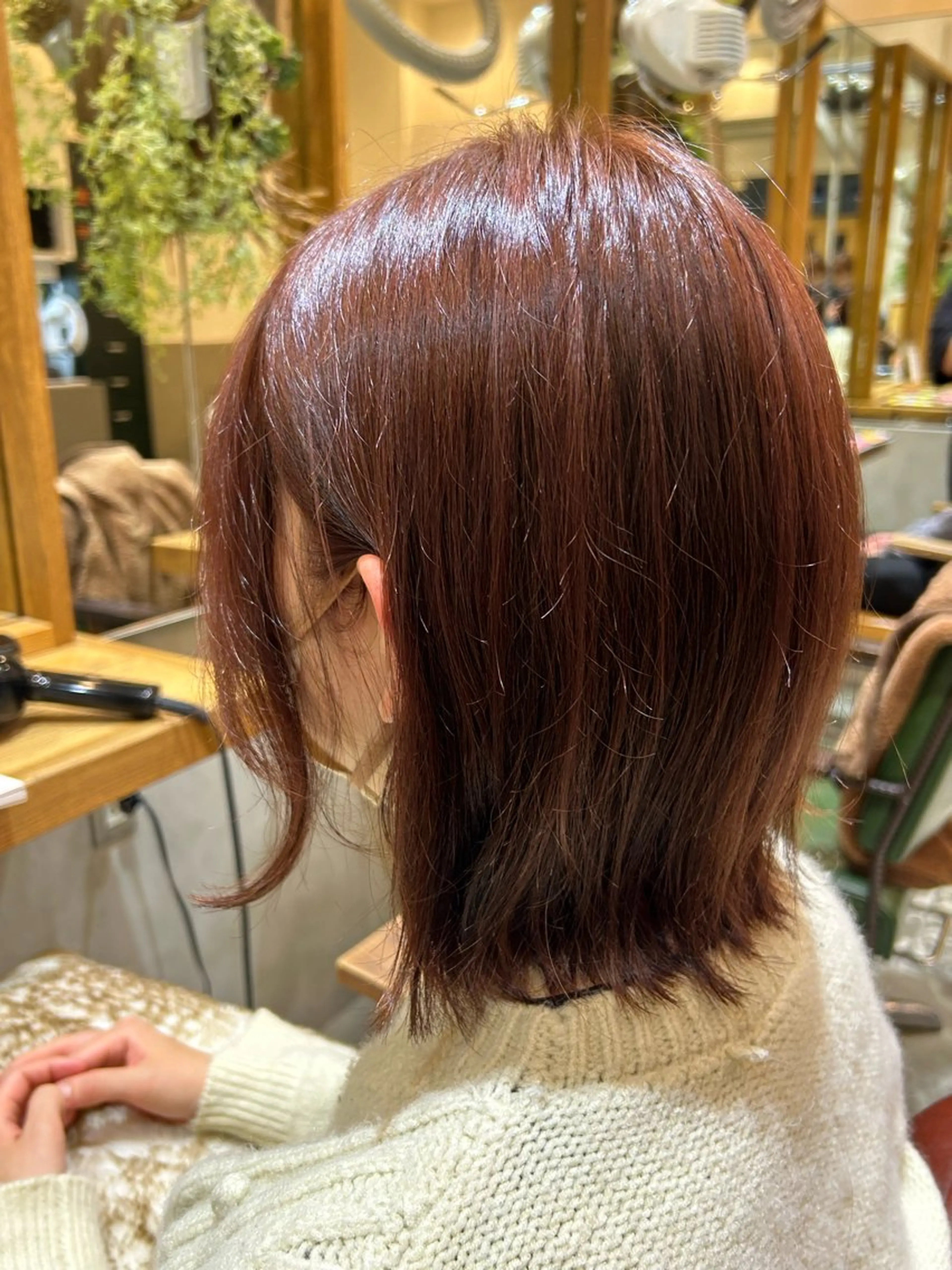 カラー ヘアカラー 若狭 彩花のヘアスタイル