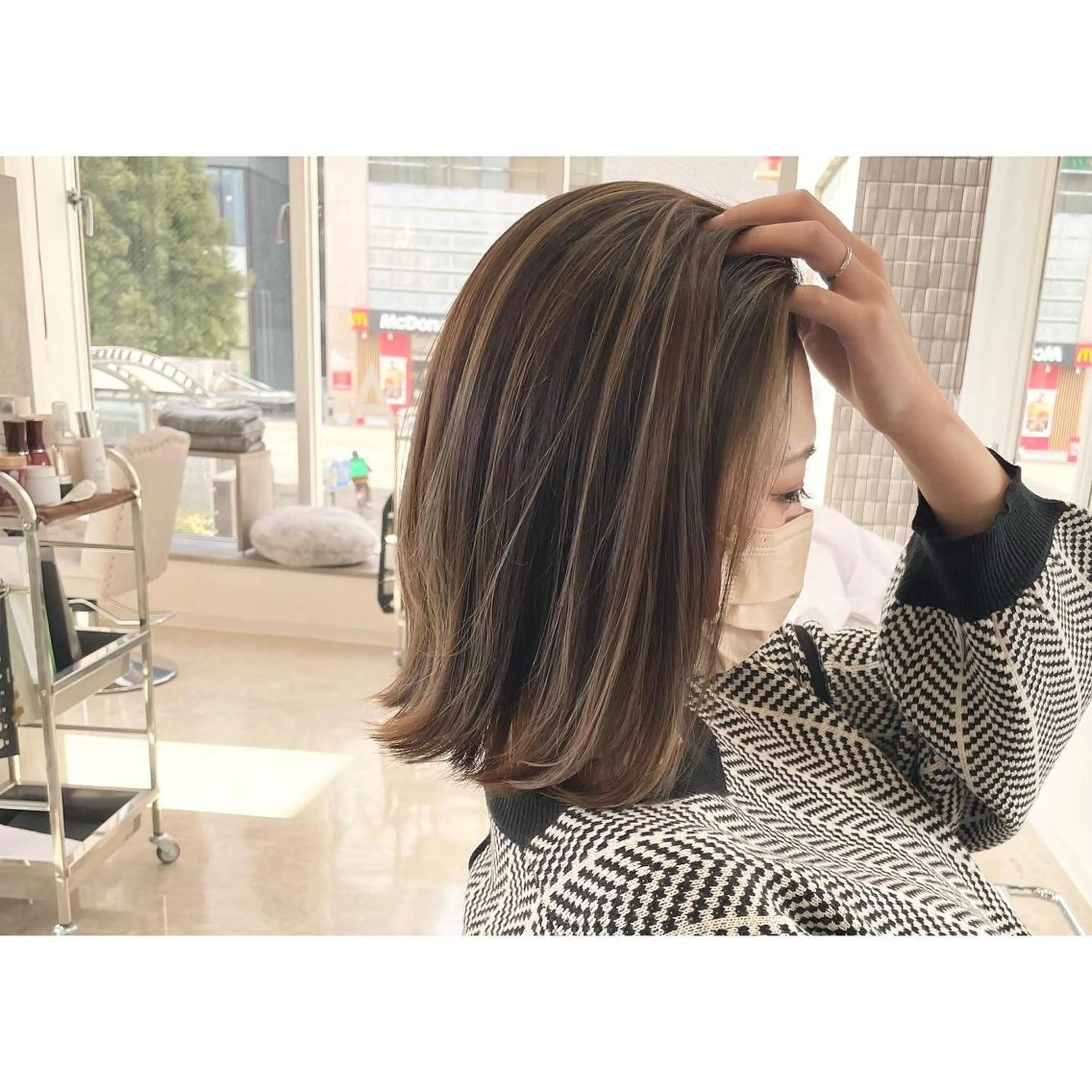 【ナチュラル可愛く大変身！】カット+ハイライト+うるつやTR　￥16500の写真