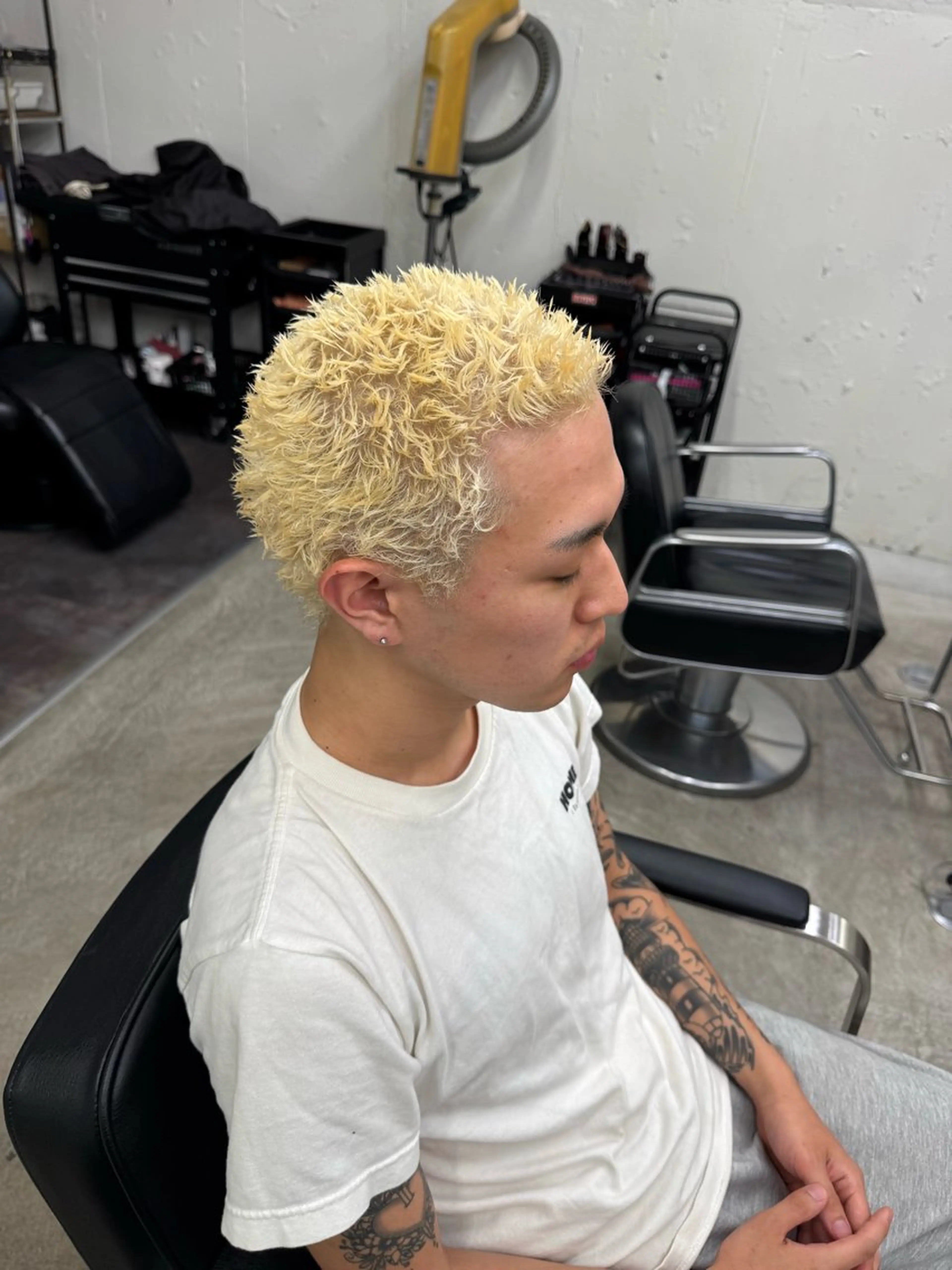 ショート カラー パーマ メンズ メンズブリーチ ボウズ メンズパーマ スパイキーショート メンズベリーショート カット ヘアカラー パーマ 💈メンズ特化💈 TASUKUのヘアスタイル