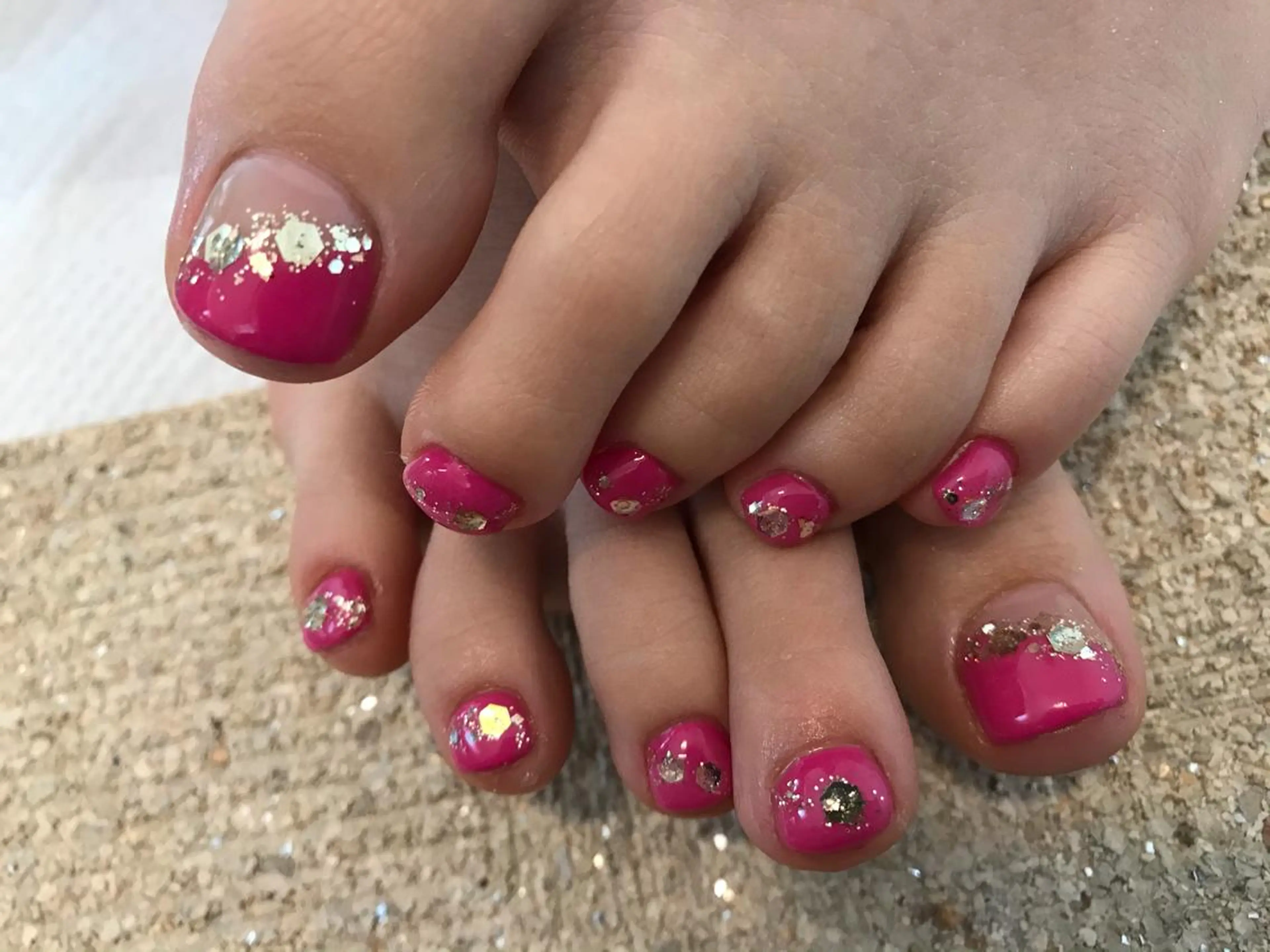 ネイル フットネイル フレンチネイル キラキラネイル 斜めフレンチ ピンク Nailist Missaのネイルデザイン