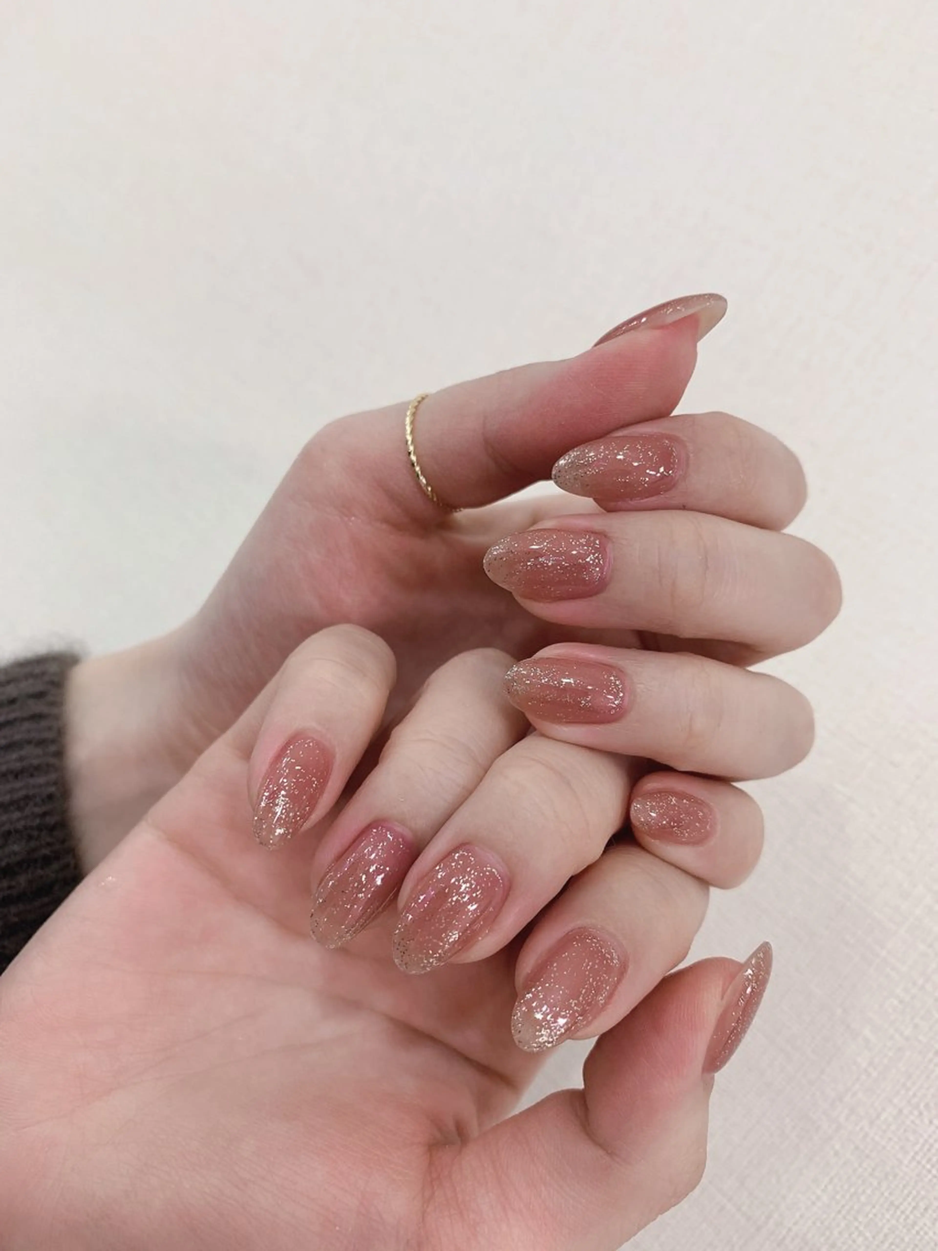 ネイル キラキラネイル 韓国ネイル シンプルネイル ワンホンネイル 冬ネイル ハンドネイル Rainbow nail所属・Rainbow Nailのネイルデザイン