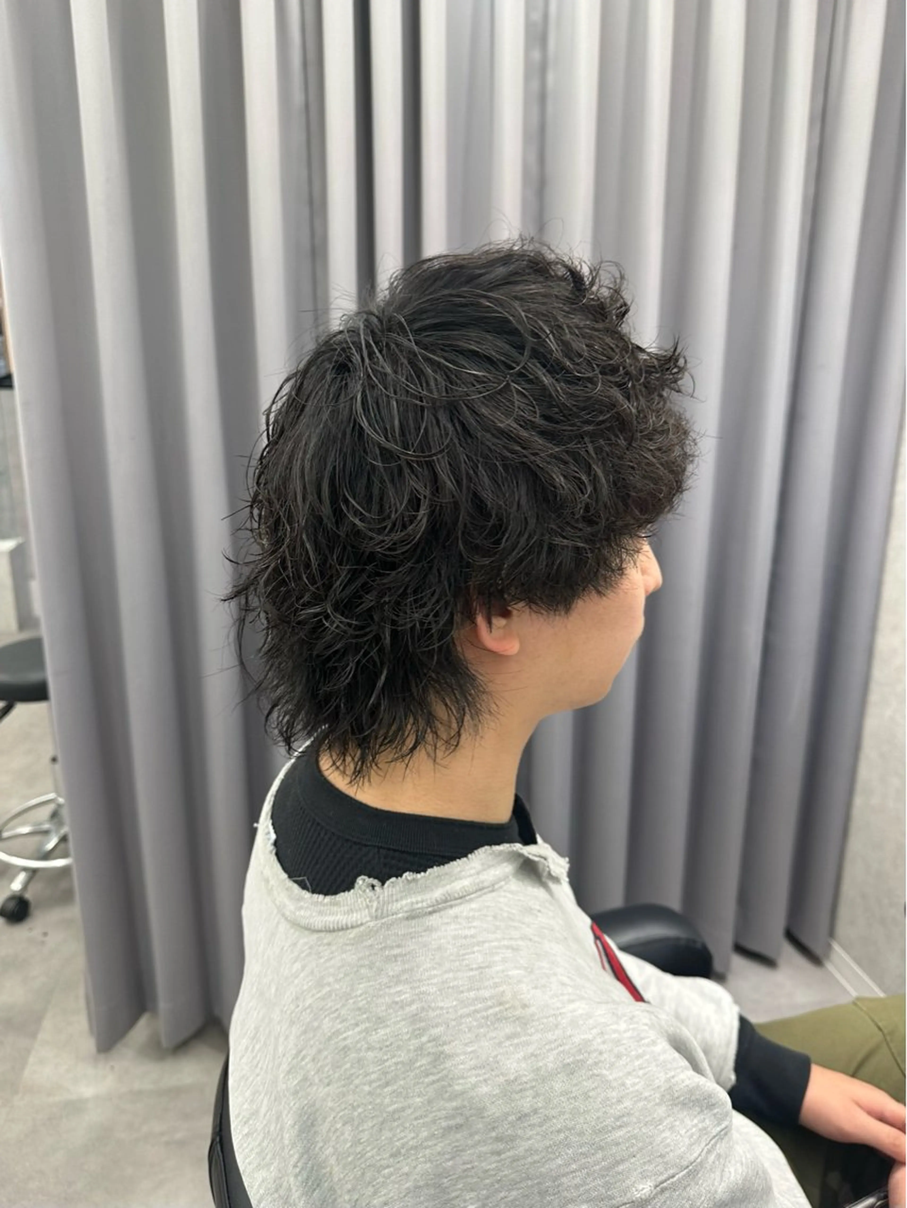 ショート パーマ メンズ メンズパーマ メンズウルフカット ウルフカット 【透明感カラー‎✨】 中島日菜のヘアスタイル