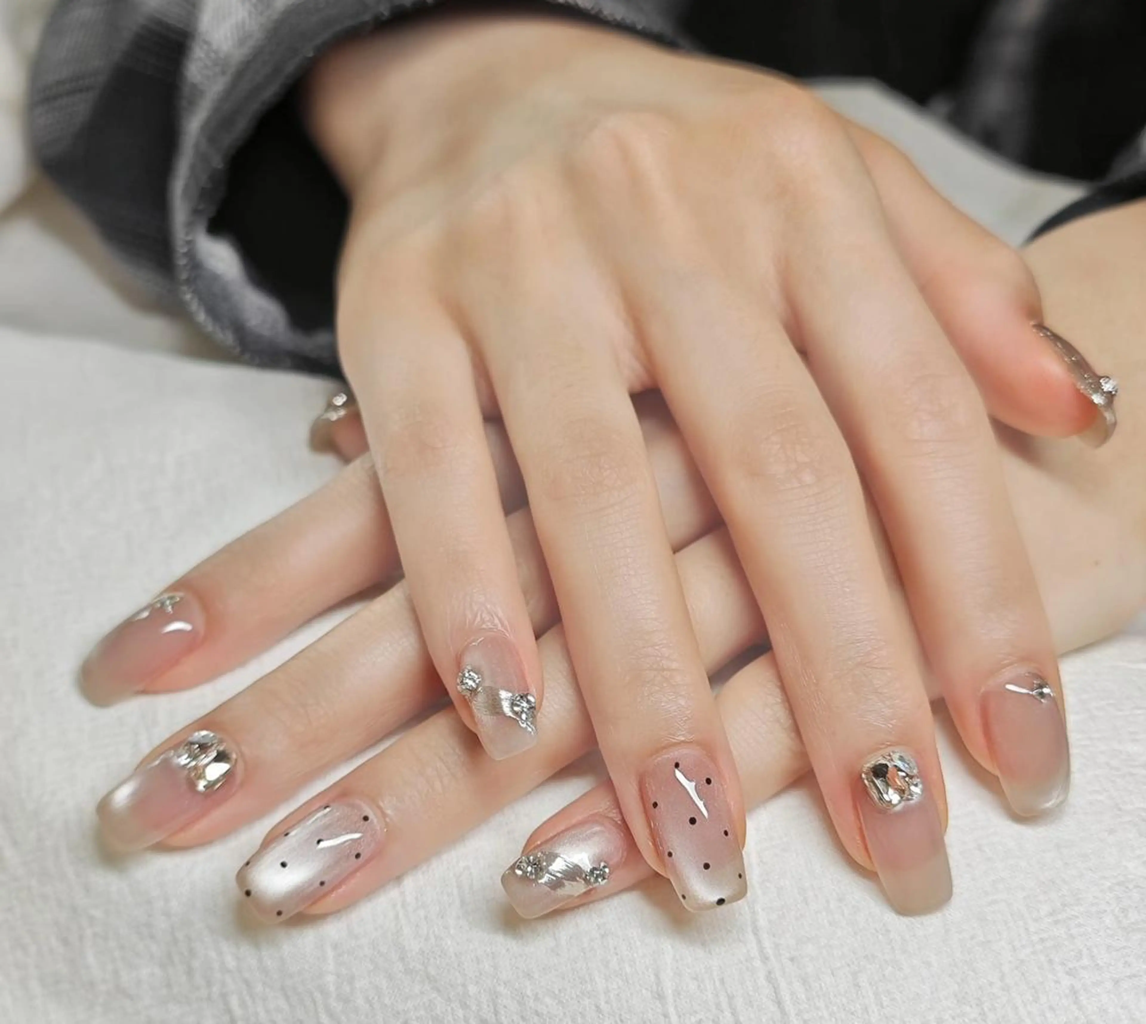 ネイル オーロラネイル チークネイル 長さ出し フットネイル フレンチネイル ハンドネイル リラネイル すみれのネイルデザイン